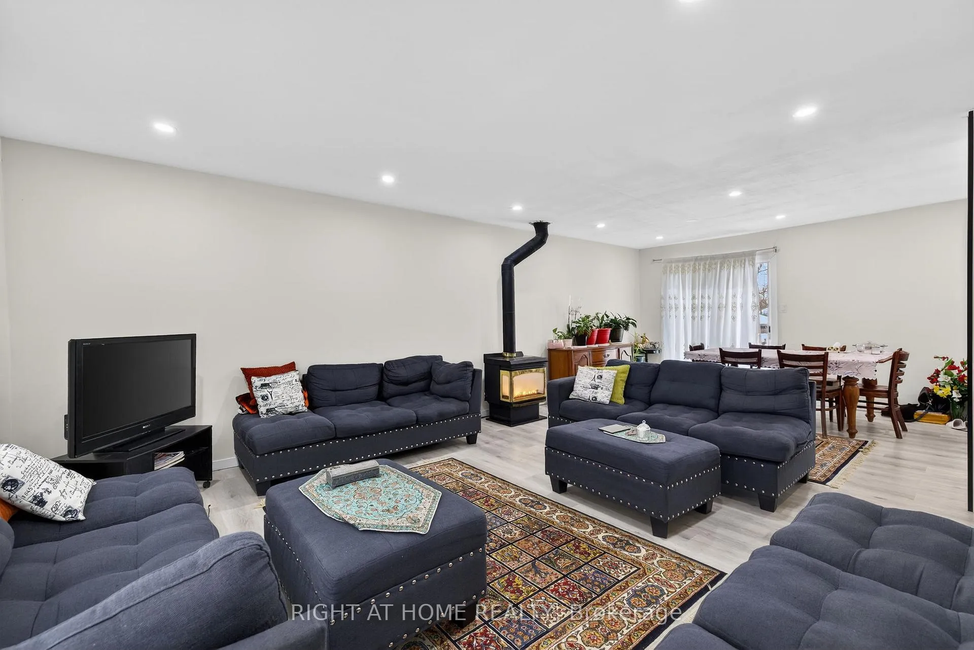 Photo 6 of 100 Metro Road S, Georgina, Keswick South — HOMEH
