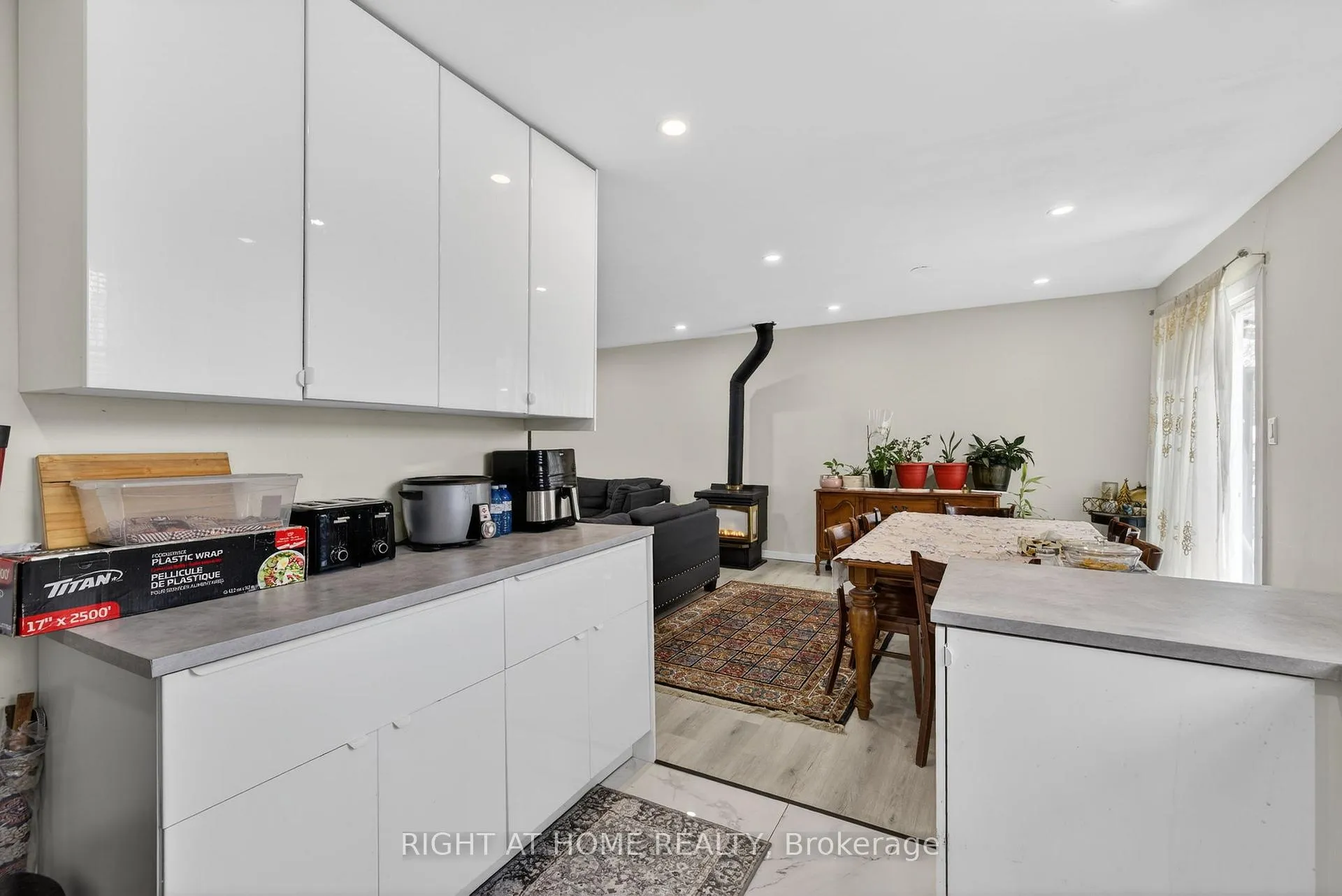 Photo 12 of 100 Metro Road S, Georgina, Keswick South — HOMEH