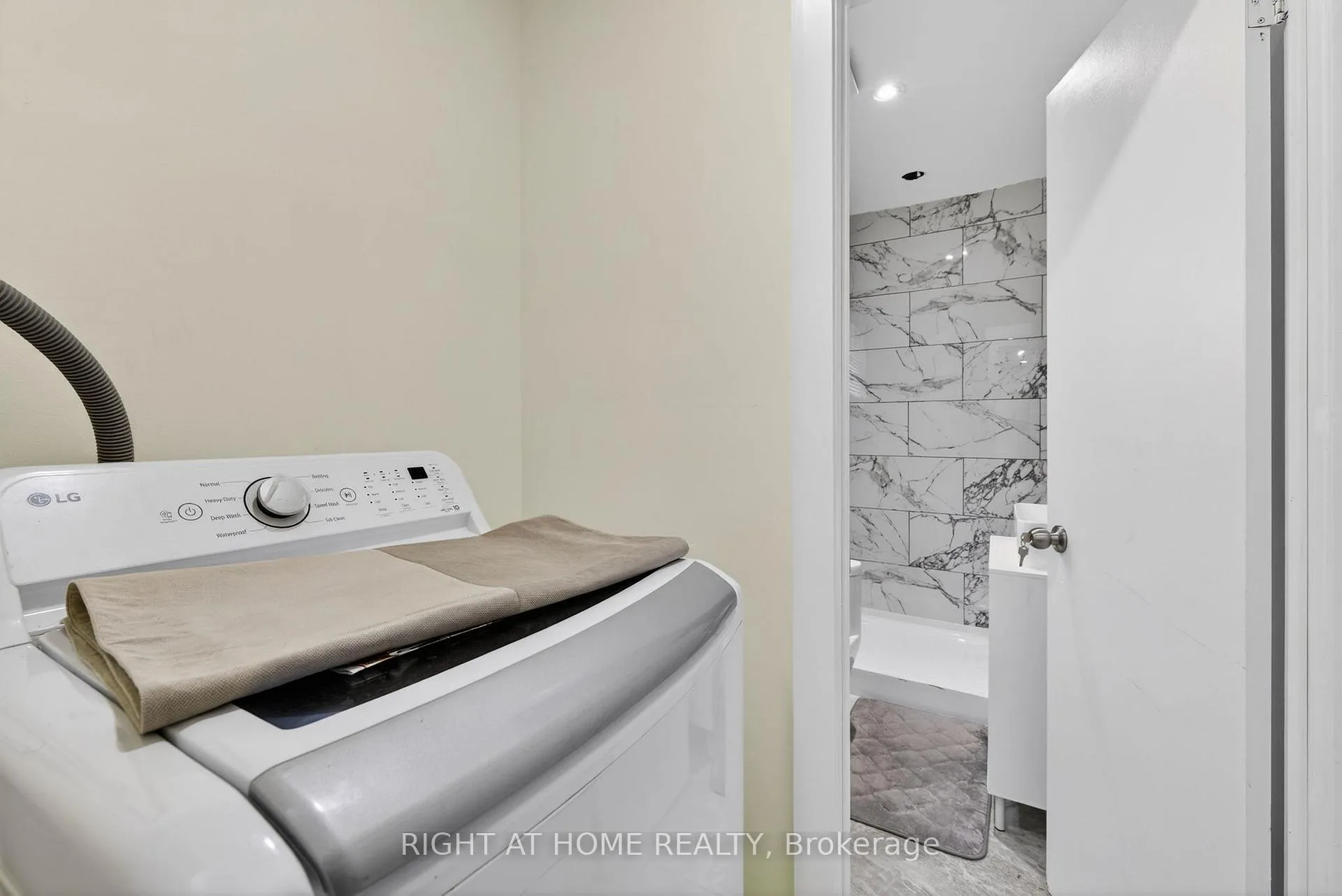 Photo 14 of 100 Metro Road S, Georgina, Keswick South — HOMEH