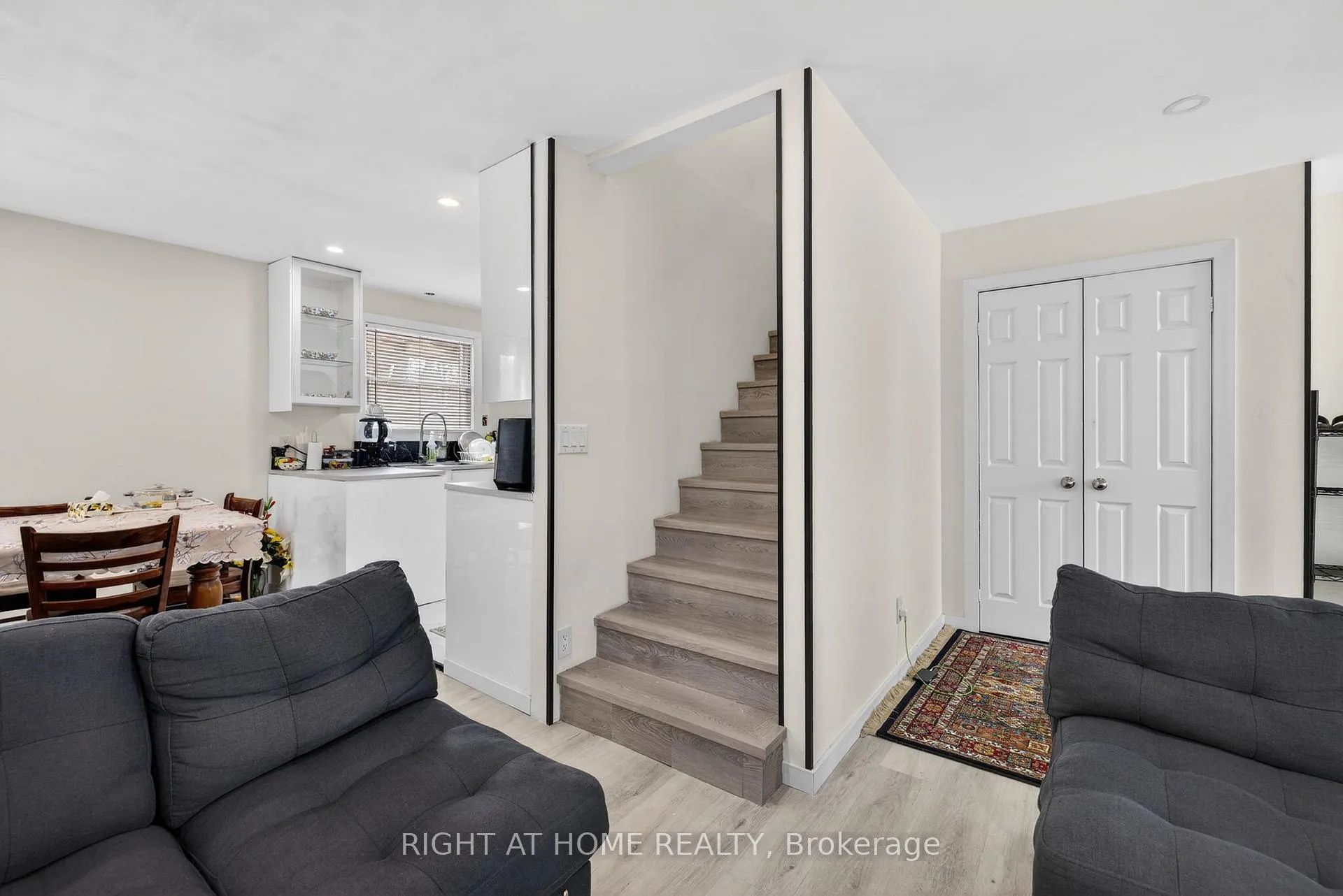 Photo 16 of 100 Metro Road S, Georgina, Keswick South — HOMEH