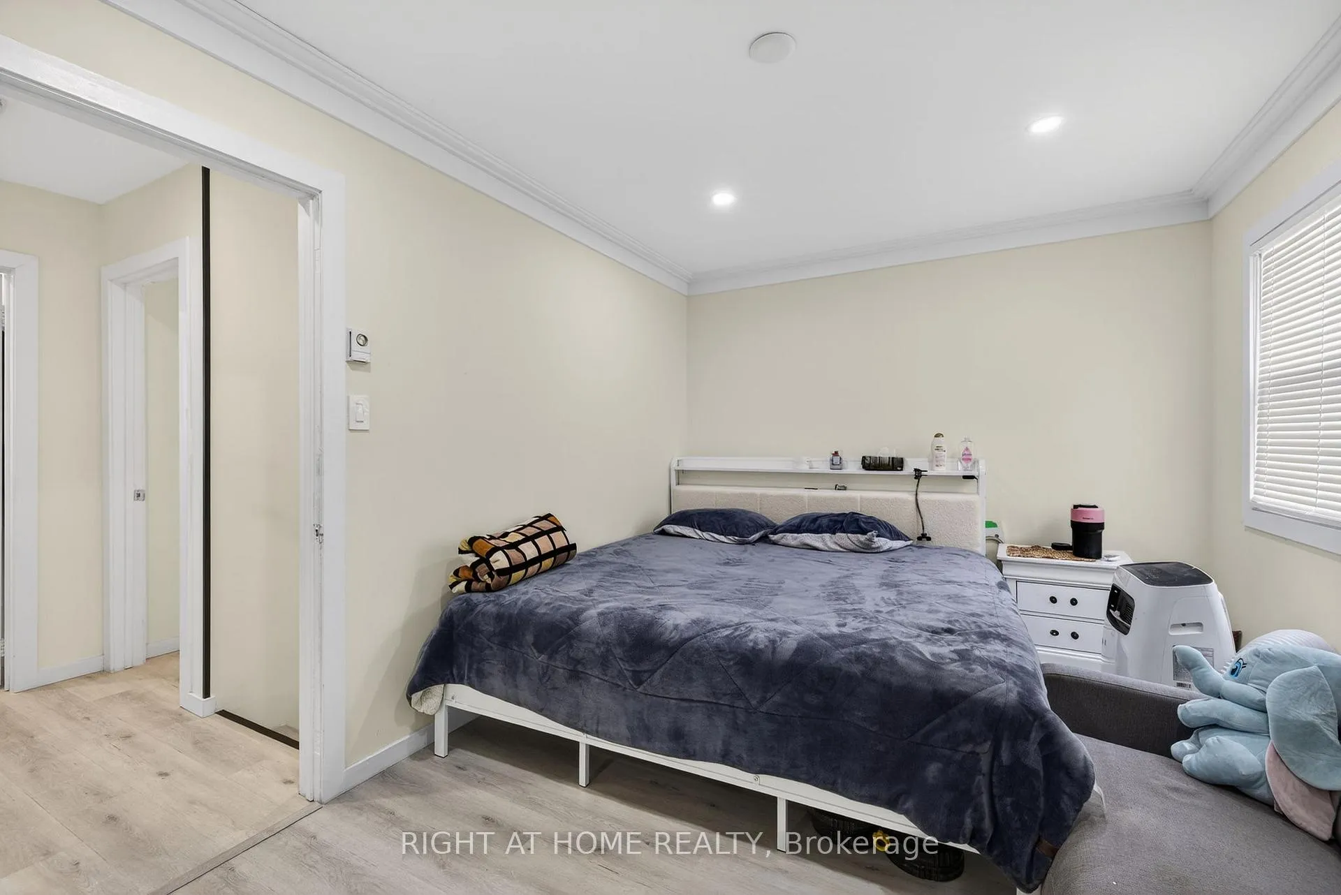 Photo 17 of 100 Metro Road S, Georgina, Keswick South — HOMEH