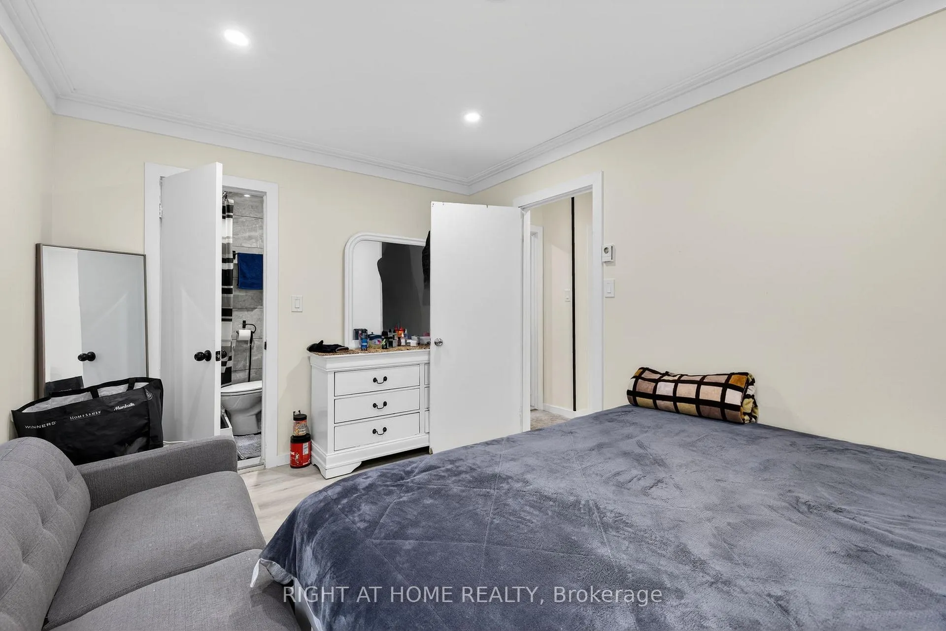 Photo 18 of 100 Metro Road S, Georgina, Keswick South — HOMEH