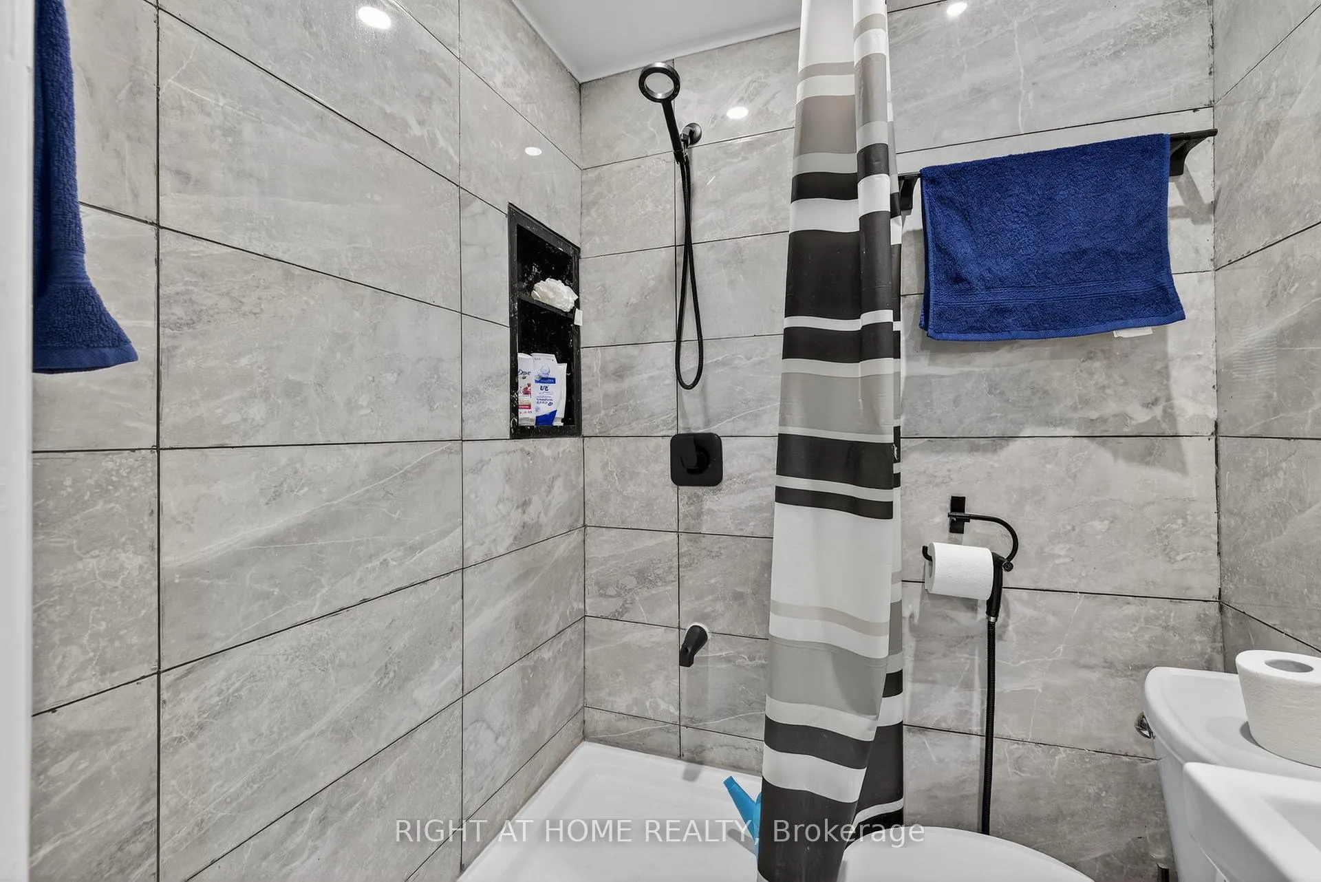Photo 19 of 100 Metro Road S, Georgina, Keswick South — HOMEH