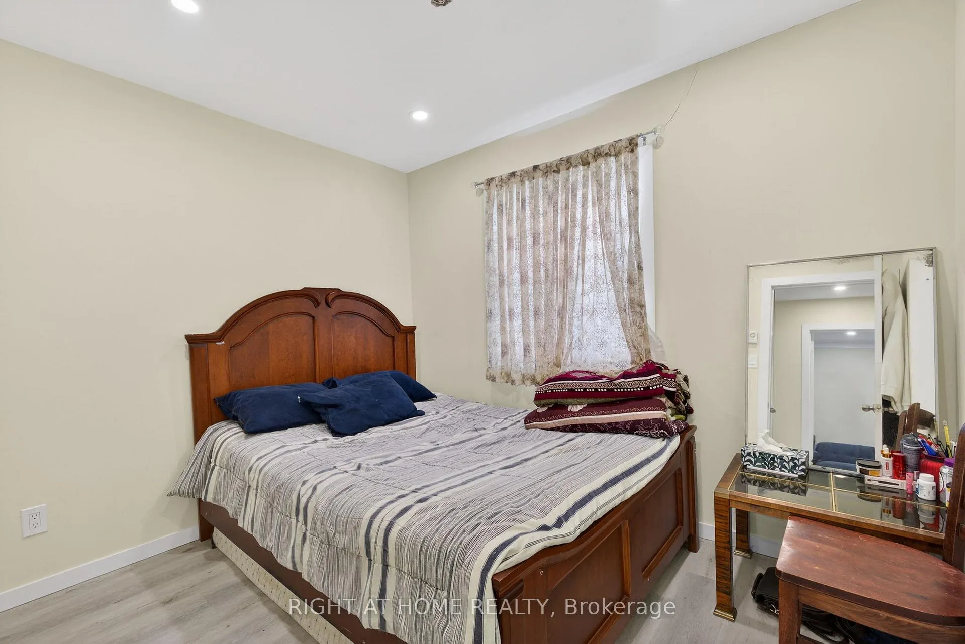 Photo 23 of 100 Metro Road S, Georgina, Keswick South — HOMEH