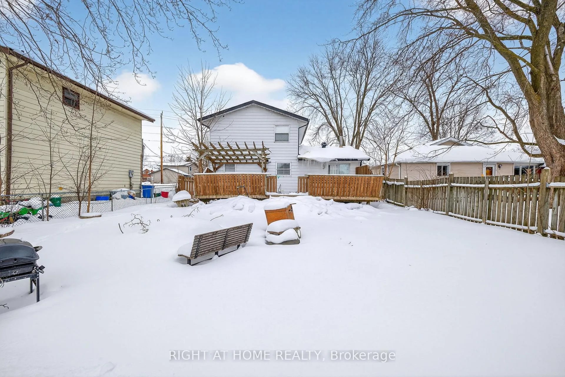 Photo 29 of 100 Metro Road S, Georgina, Keswick South — HOMEH