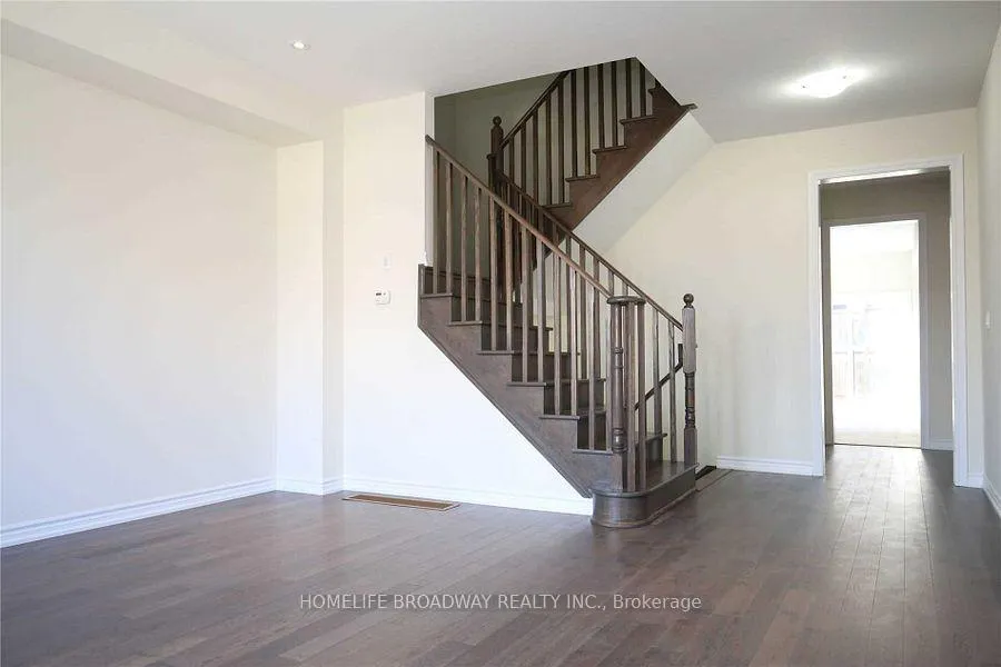 Photo 3 of 44 Mannar Drive, Markham, Victoria Square — HOMEH