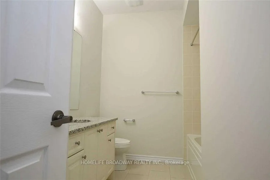 Photo 10 of 44 Mannar Drive, Markham, Victoria Square — HOMEH