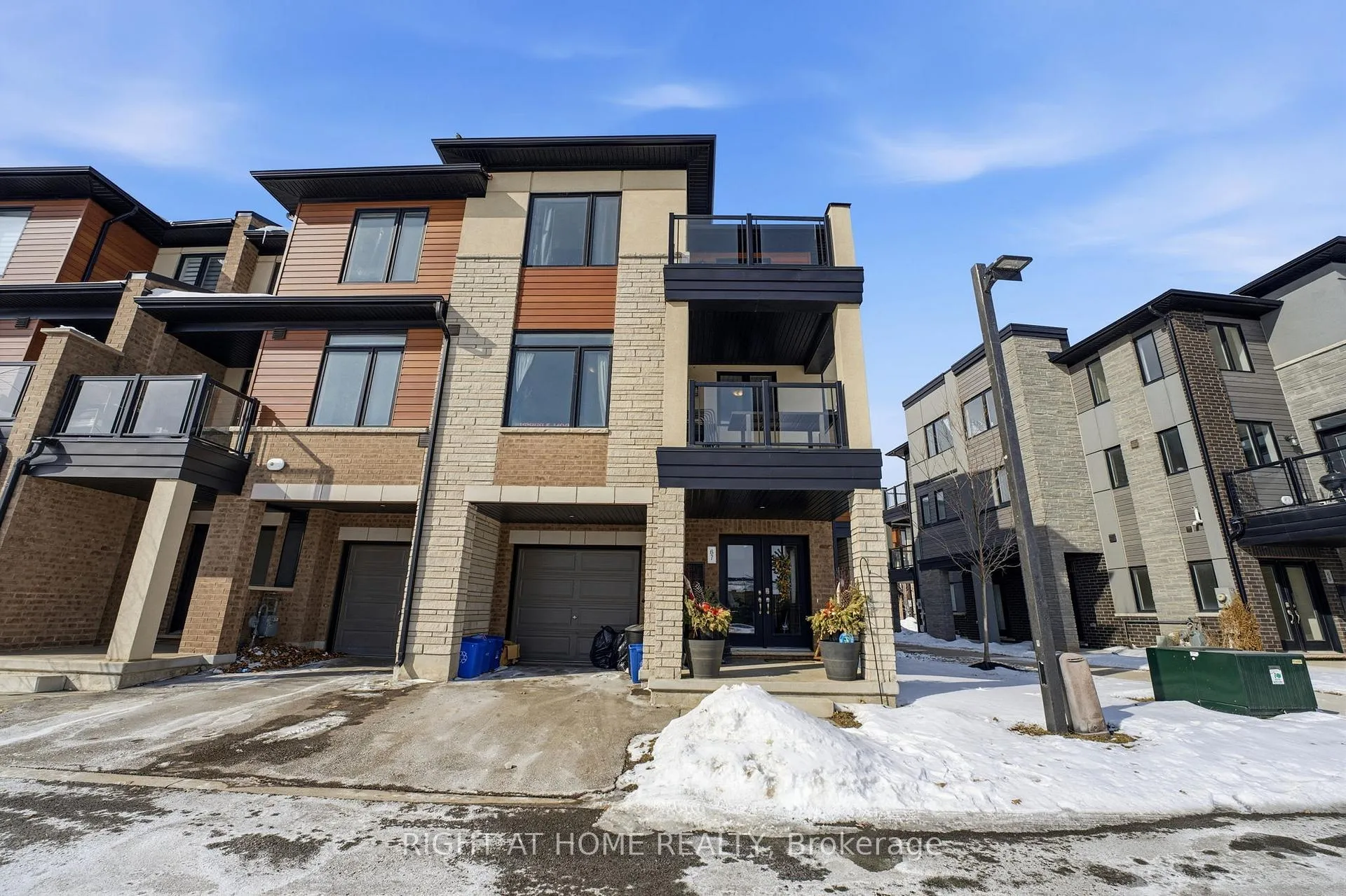 Front of Unit 67, 590 North Service Road