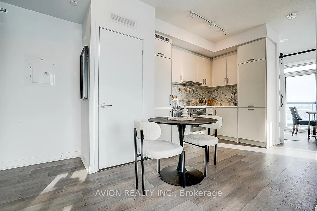 Photo 7 of Unit 619, 60 Honeycrisp Crescent, Vaughan, Vaughan Corporate Centre — HOMEH