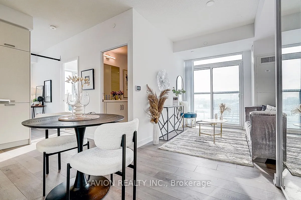 Photo 8 of Unit 619, 60 Honeycrisp Crescent, Vaughan, Vaughan Corporate Centre — HOMEH
