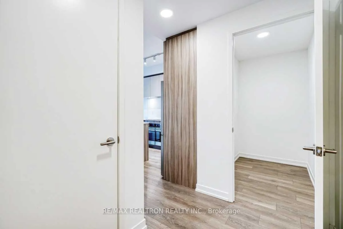 Photo 5 of Unit D-429, 8 Beverley Glen Boulevard, Vaughan, Beverley Glen — HOMEH