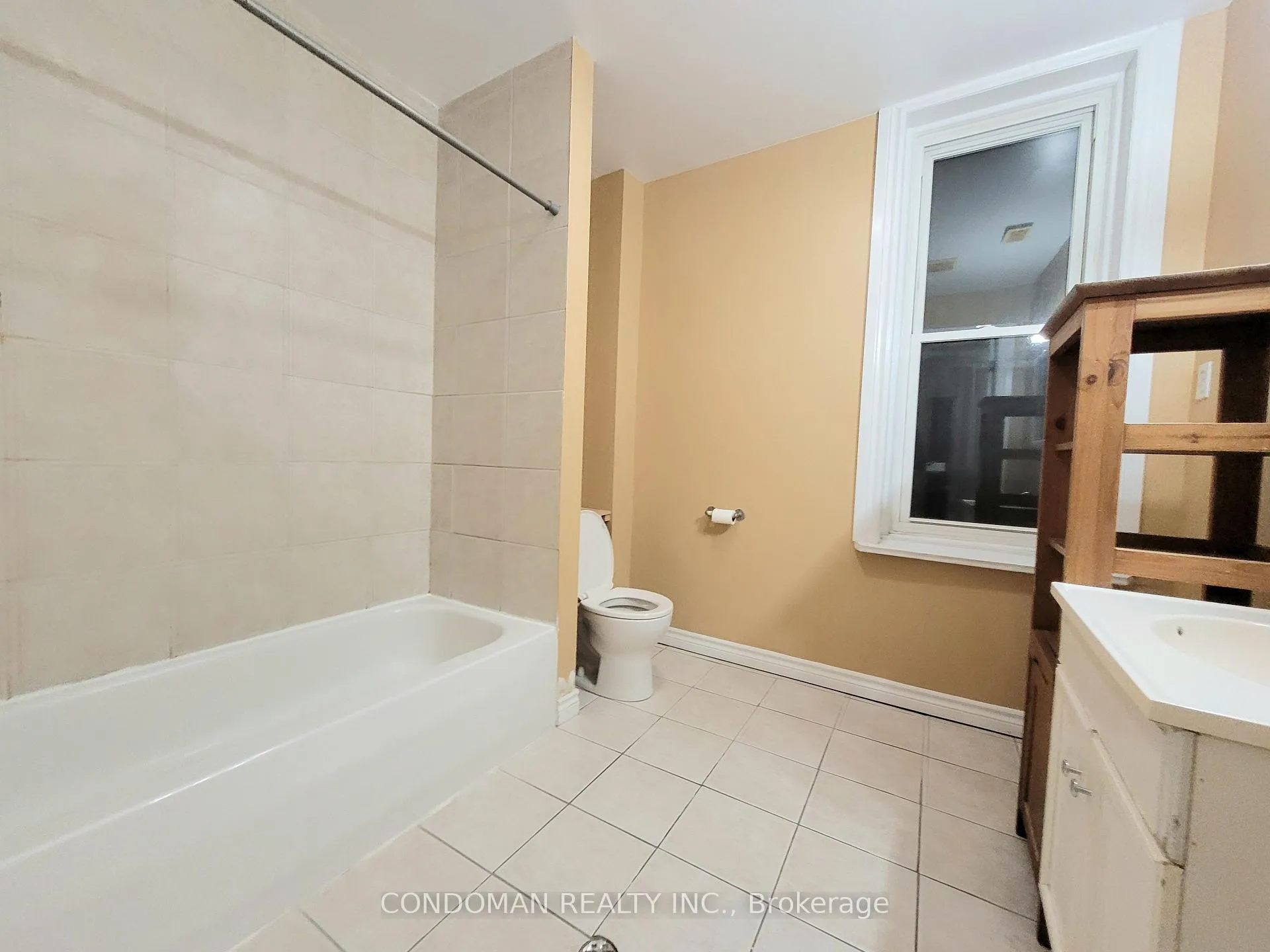 Photo 9 of Unit 5, 139 1/2 John Street S, Hamilton, Corktown — HOMEH