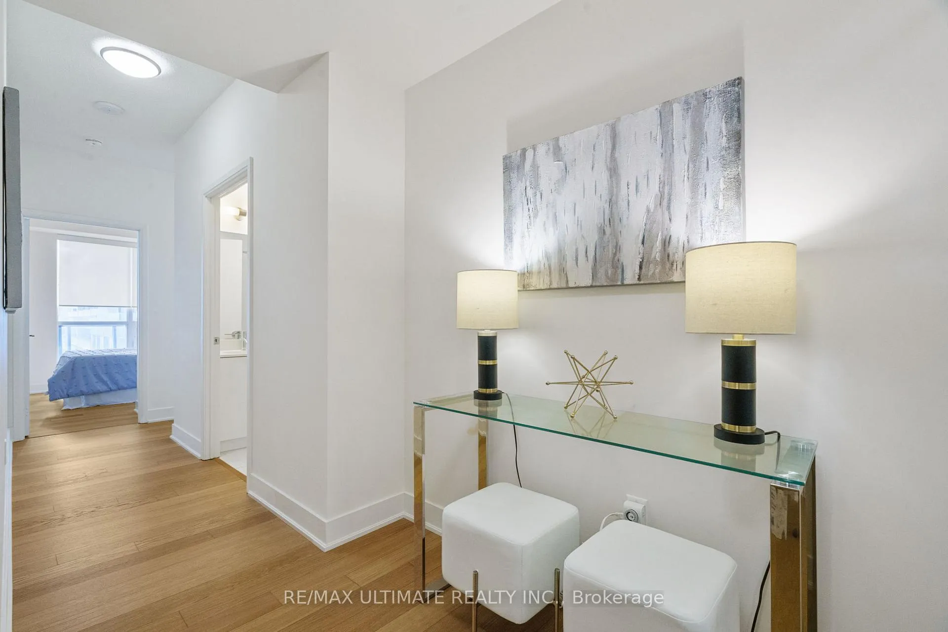 Front of Unit 802, 30 Roehampton Avenue