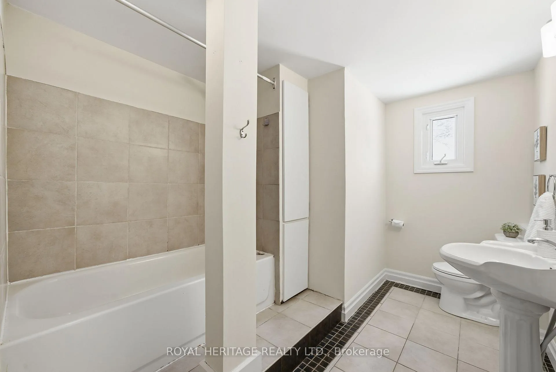 Photo 15 of 18 Spring Street, Quinte West, Trenton Ward — HOMEH