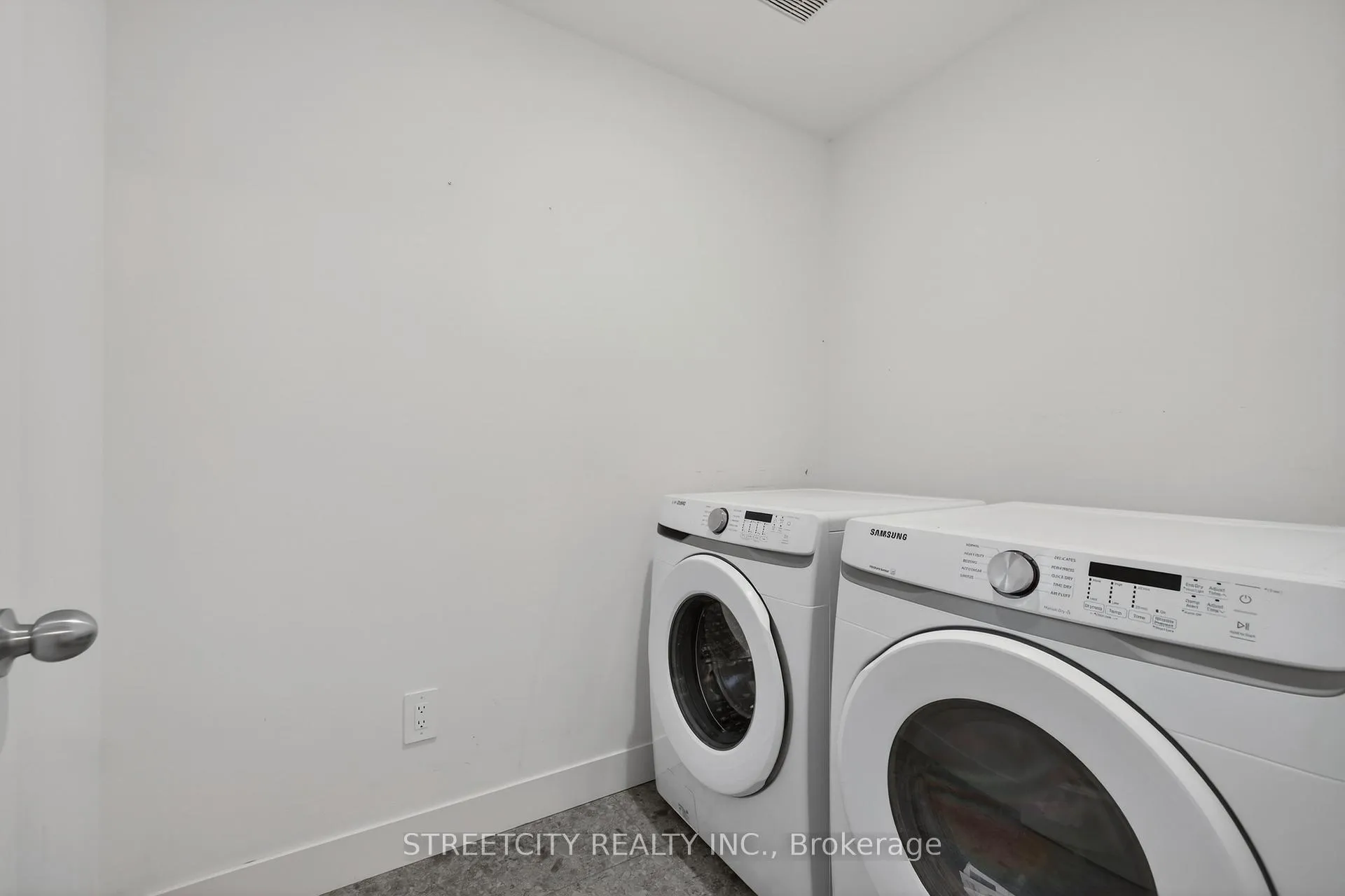Photo 36 of 1408 Twilite Boulevard, London, North S — HOMEH