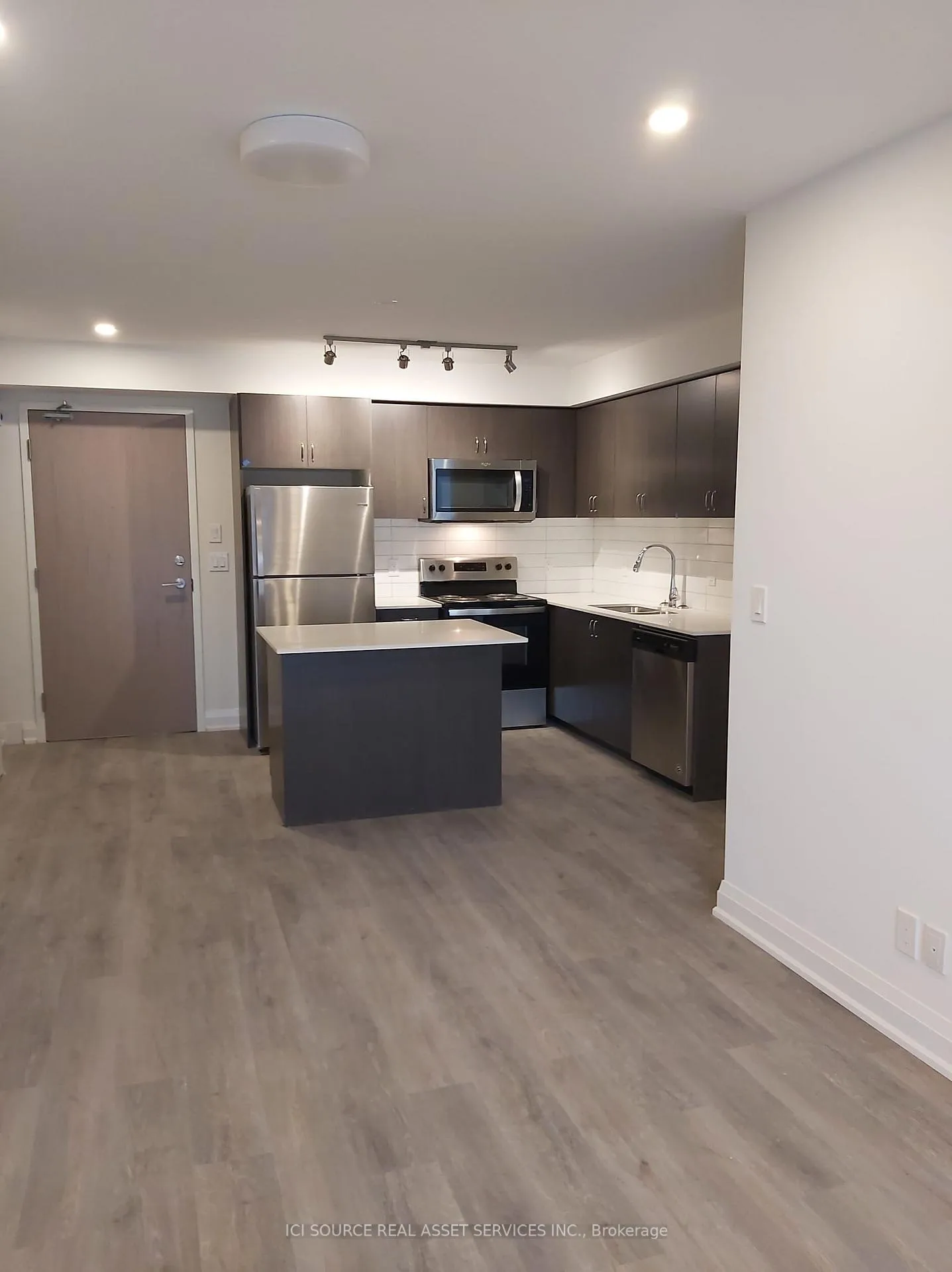Photo 2 of Unit 209, 58 Lakeside Terrace, Barrie, Little Lake — HOMEH