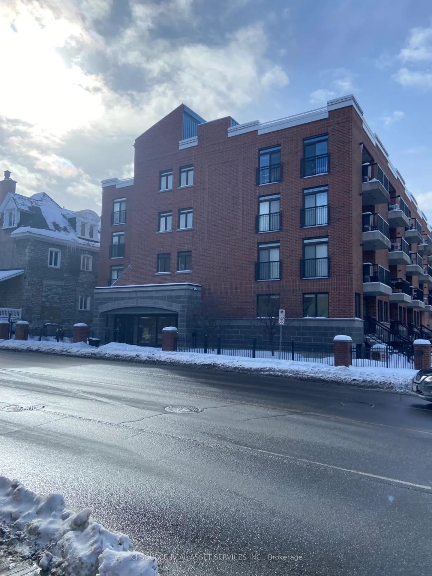 Photo of Unit 306, 456 King Edward Avenue