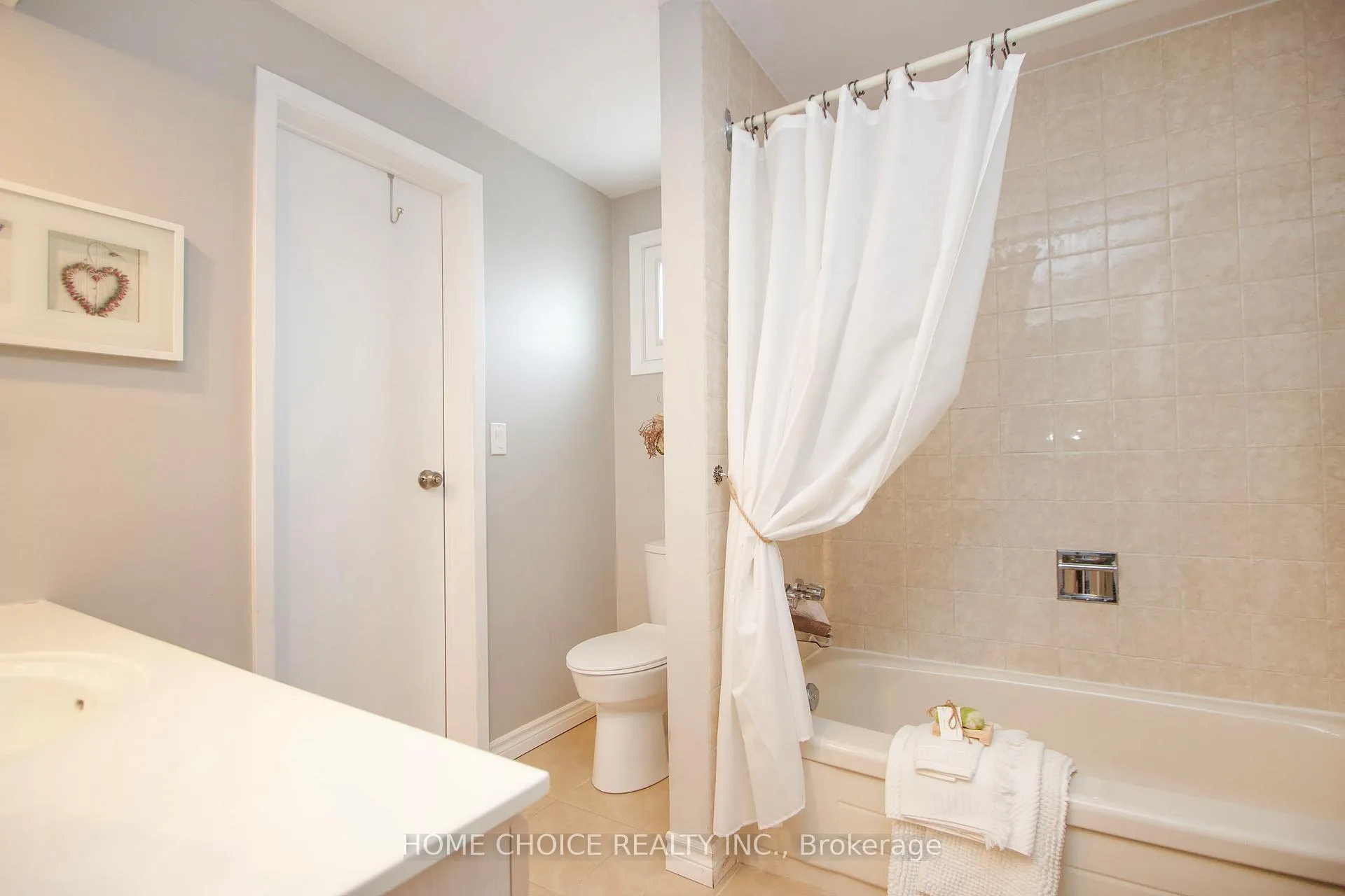 Photo 20 of 3 Heritage Lane, Clarington, Newcastle — HOMEH