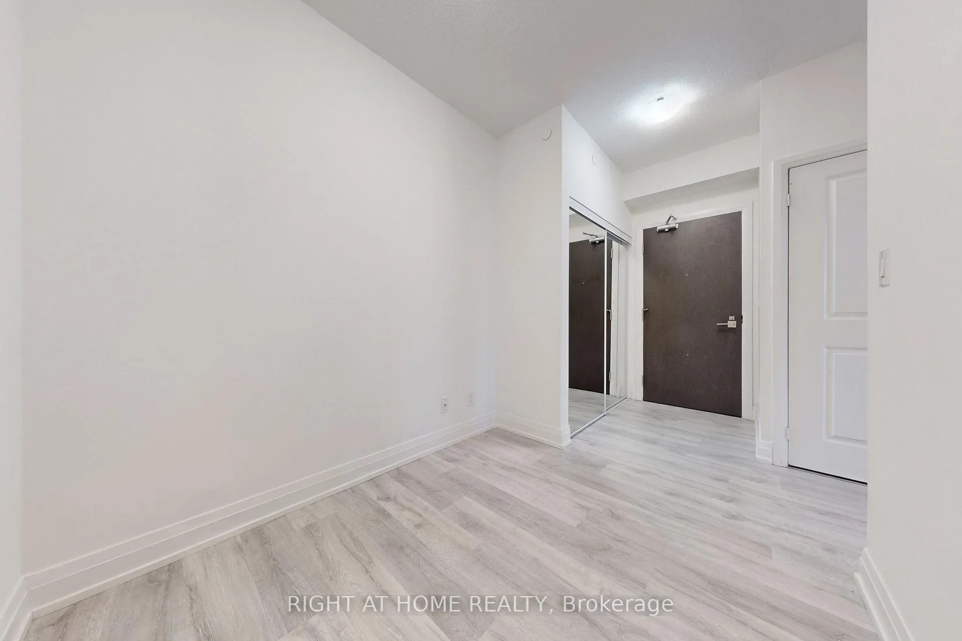 Photo 5 of 3700 Highway 7 Road, Vaughan, Vaughan Corporate Centre — HOMEH