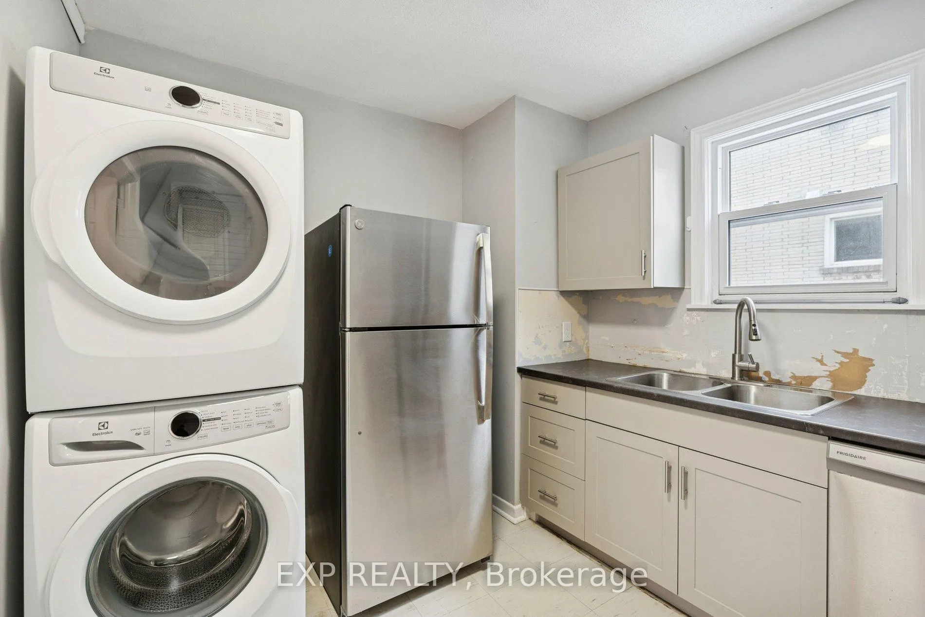 Photo 9 of 369 Glendale Avenue, St. Catharines, Secord Woods — HOMEH