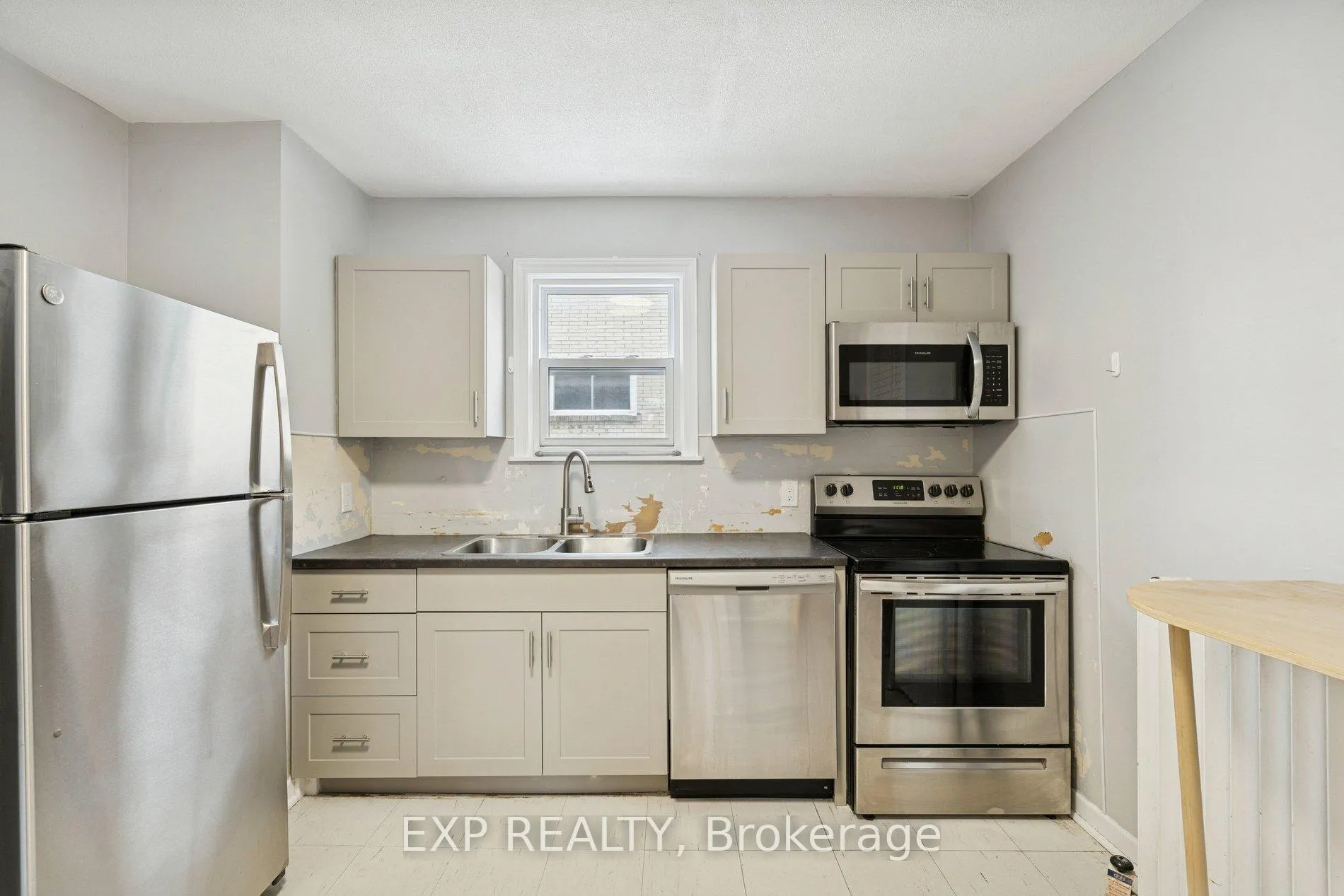 Photo 10 of 369 Glendale Avenue, St. Catharines, Secord Woods — HOMEH