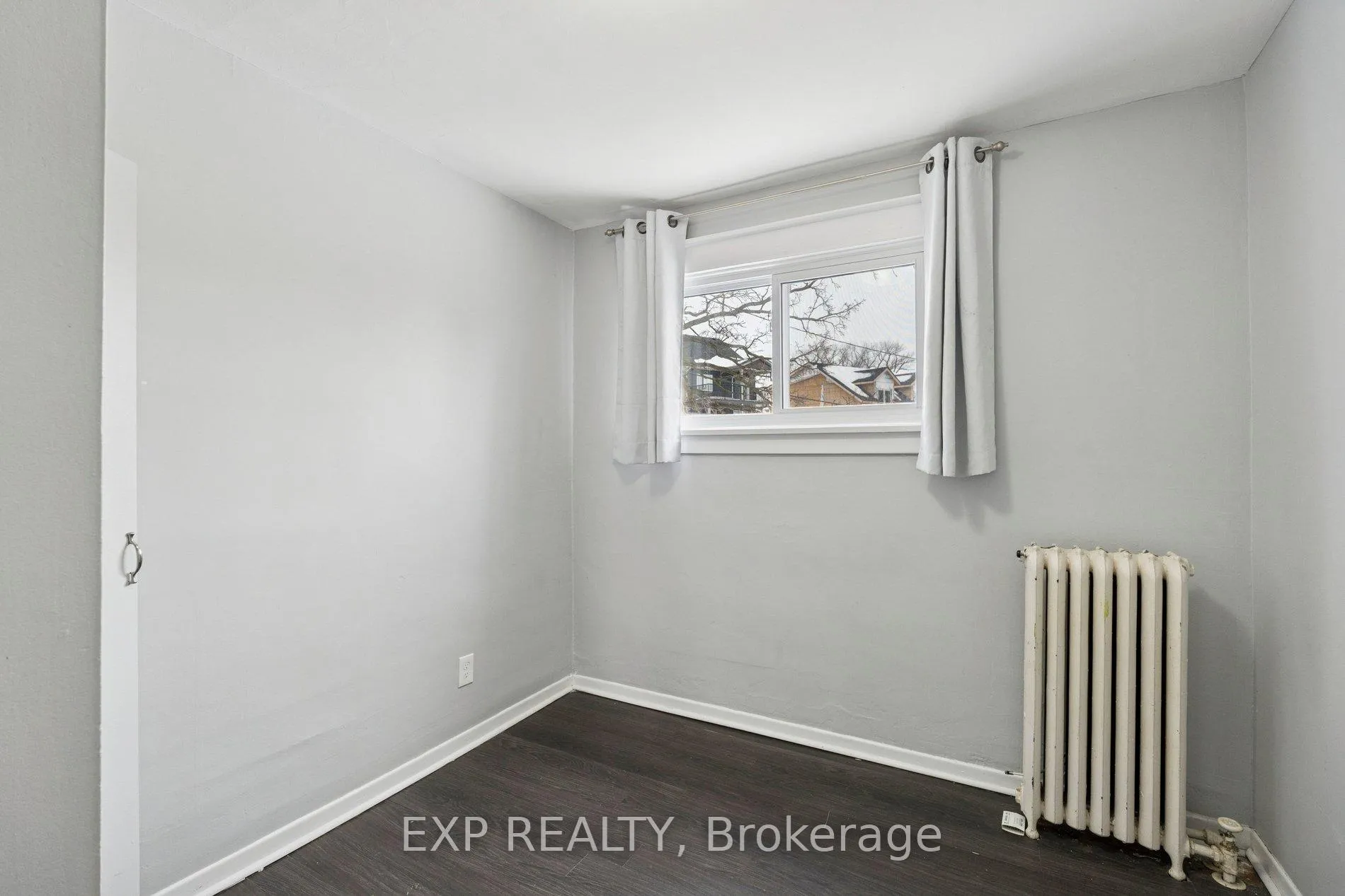 Photo 15 of 369 Glendale Avenue, St. Catharines, Secord Woods — HOMEH