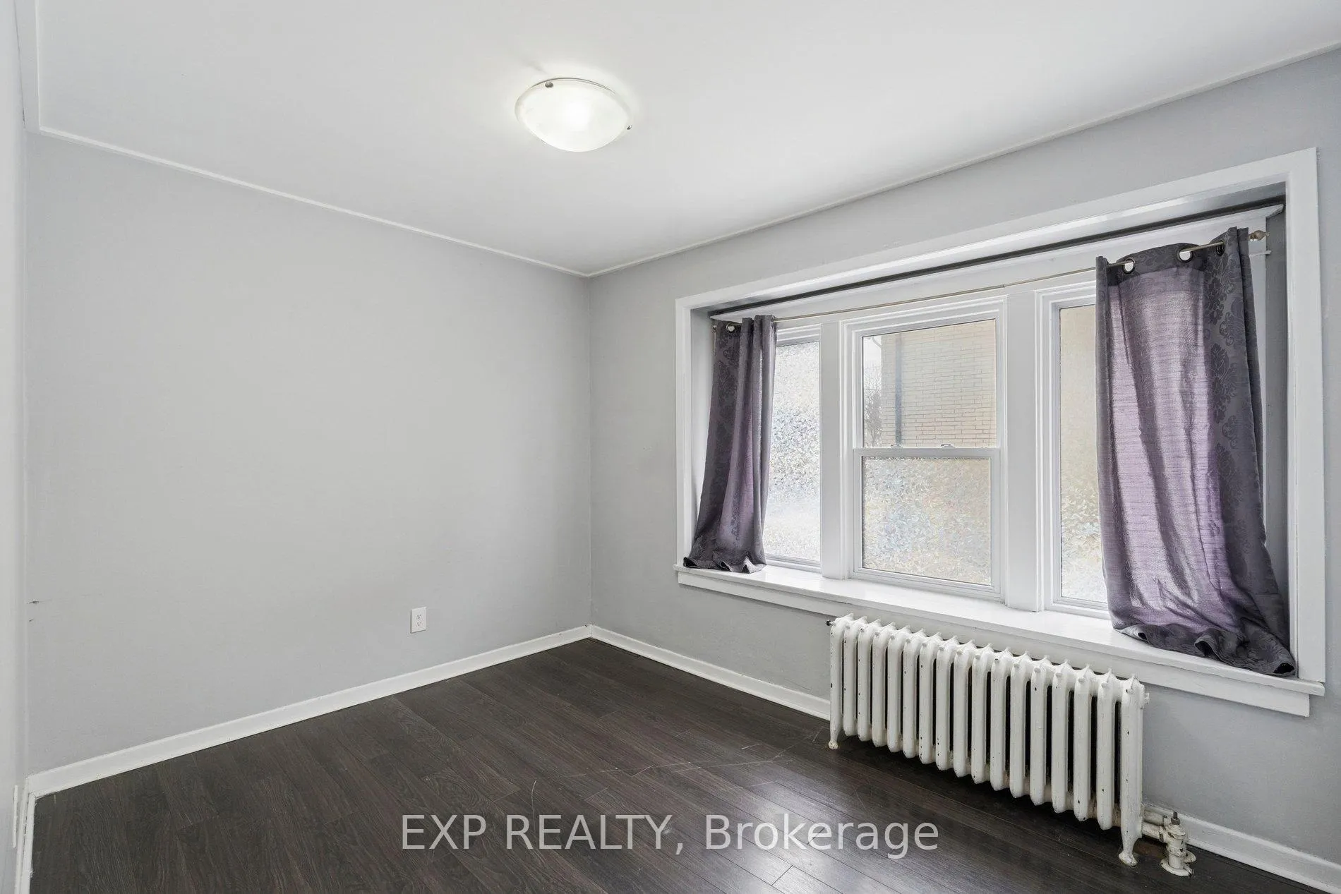 Photo 17 of 369 Glendale Avenue, St. Catharines, Secord Woods — HOMEH