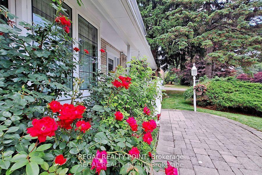 Photo 3 of 12 Fairway Heights Crescent, Markham, Bayview Fairway-Bayview Country Club Estates — HOMEH
