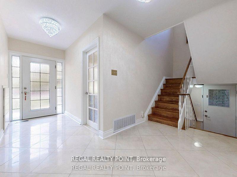 Photo 5 of 12 Fairway Heights Crescent, Markham, Bayview Fairway-Bayview Country Club Estates — HOMEH