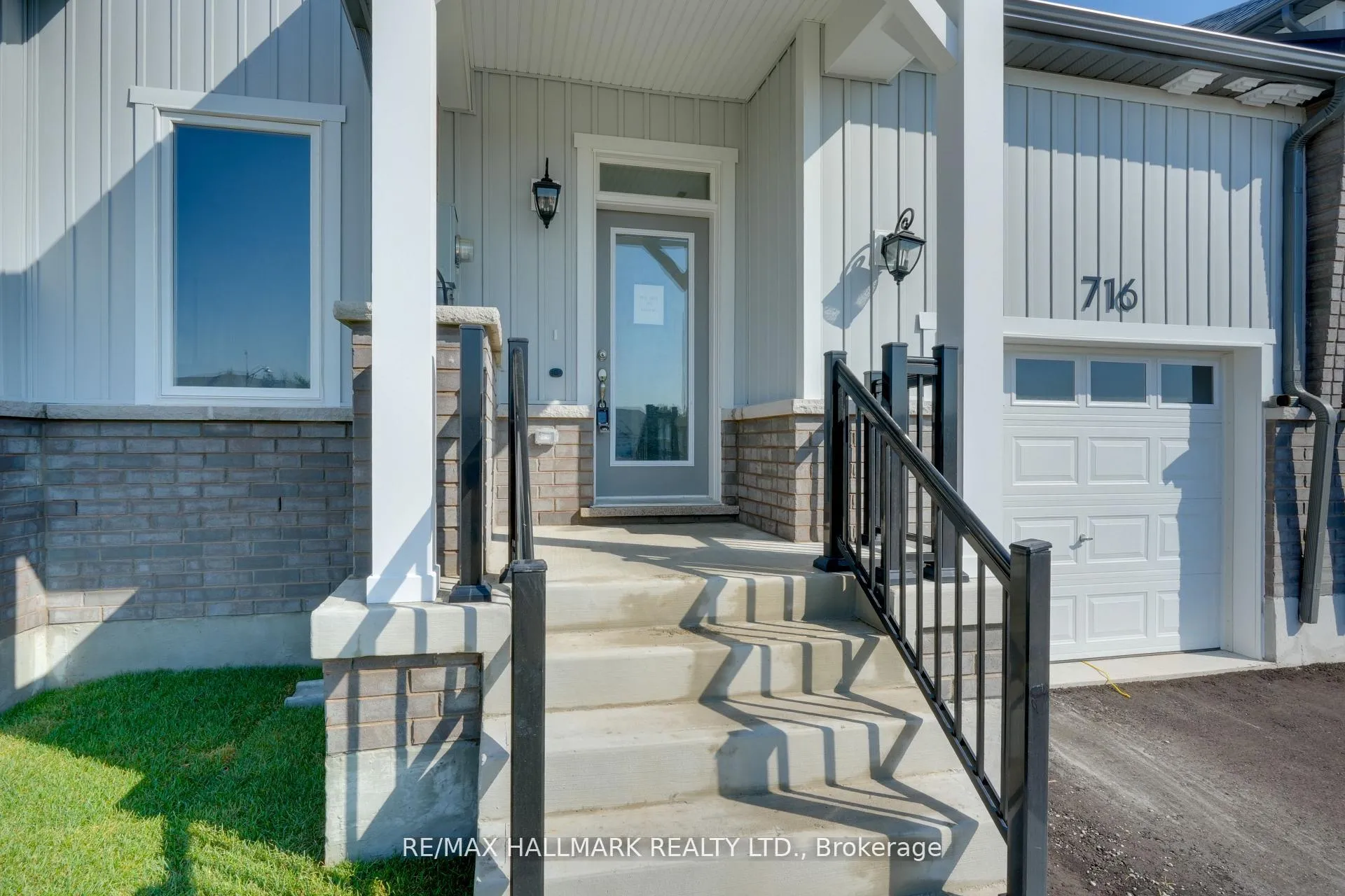 Photo 2 of 716 Keast Place, Innisfil, Rural Innisfil — HOMEH