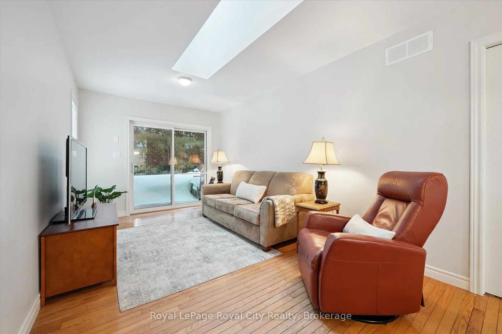 Photo 16 of 67 White Pine Way, Guelph, Village By The Arboretum — HOMEH
