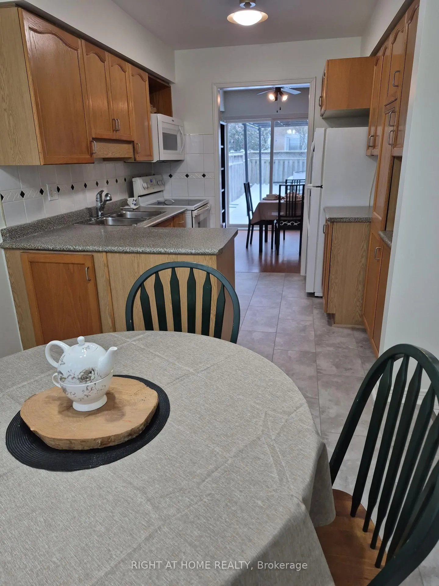 Photo 2 of 176 Avondale Drive, Clarington, Courtice — HOMEH