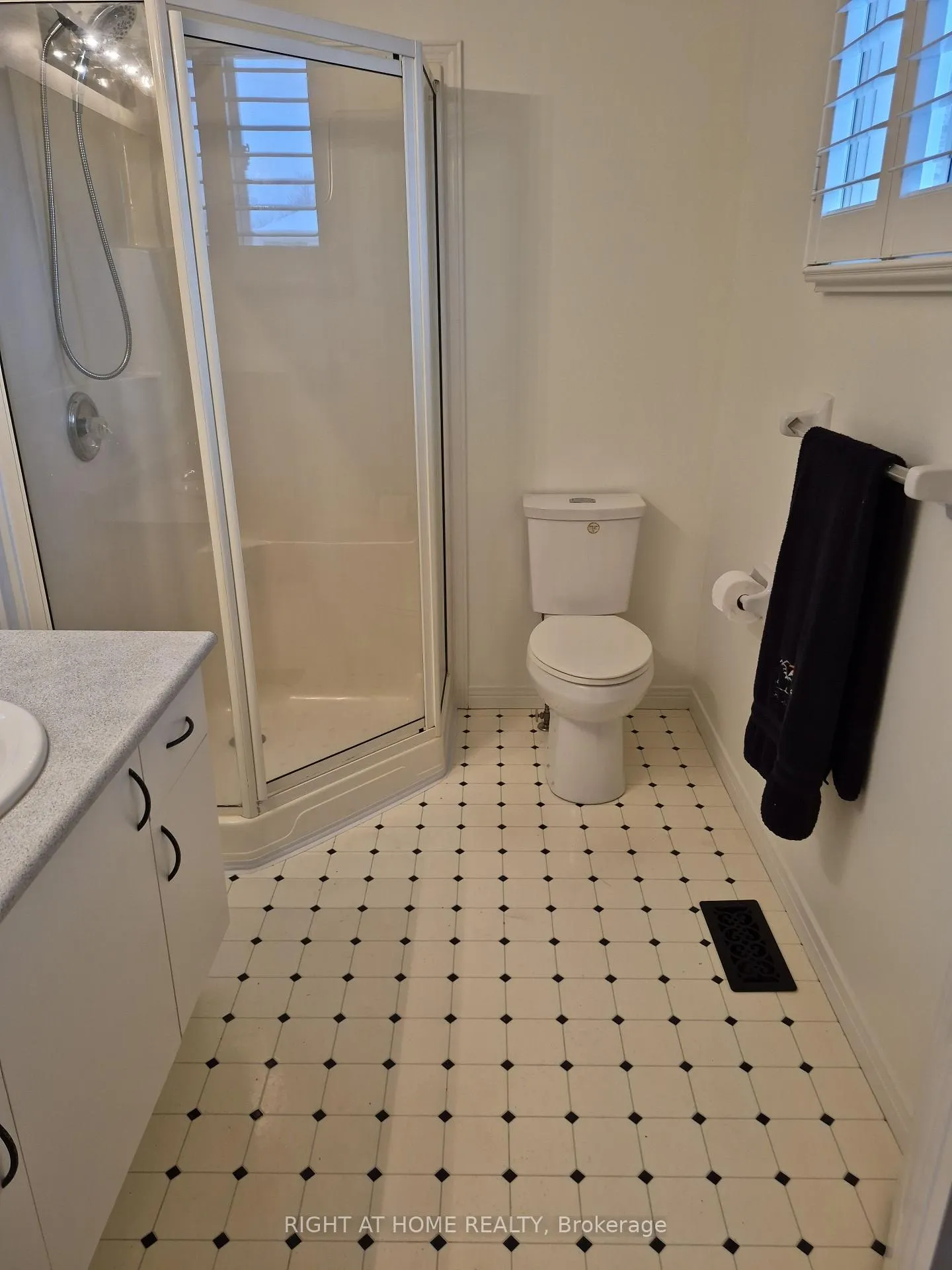 Photo 19 of 176 Avondale Drive, Clarington, Courtice — HOMEH