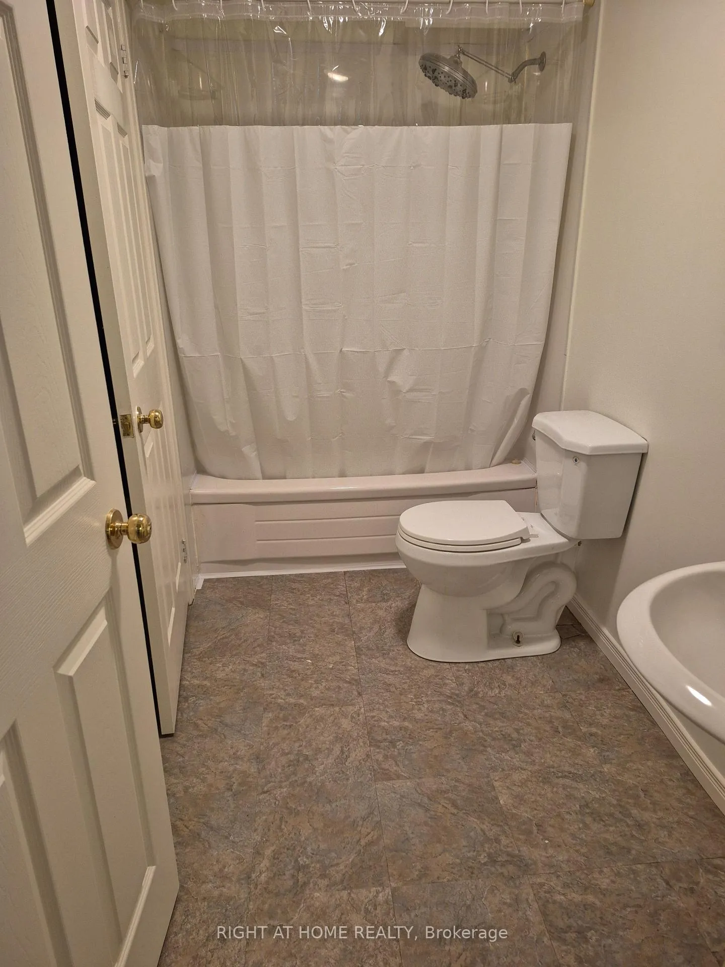 Photo 24 of 176 Avondale Drive, Clarington, Courtice — HOMEH