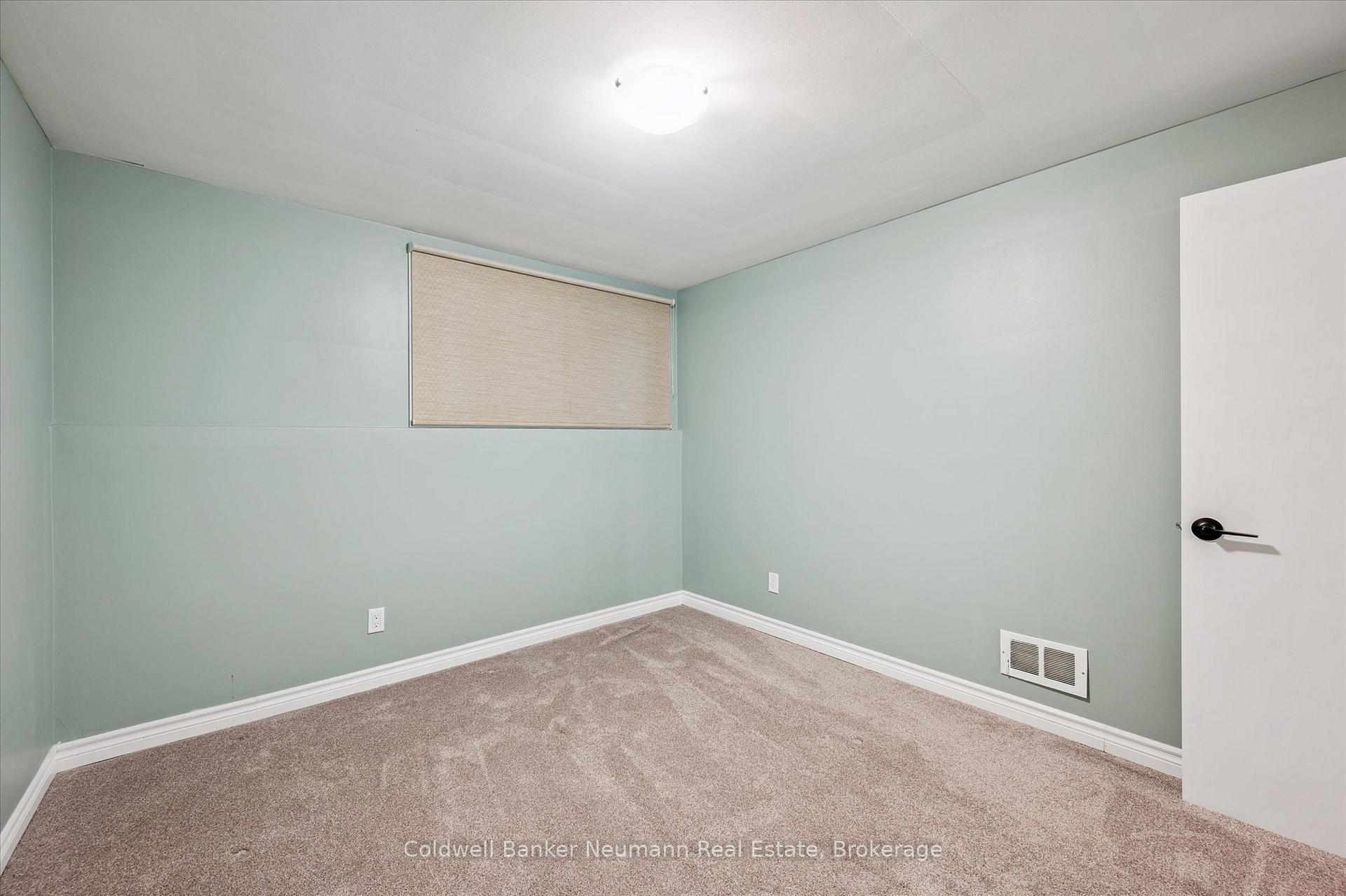 Photo 32 of 127 Avon Road, Kitchener — HOMEH