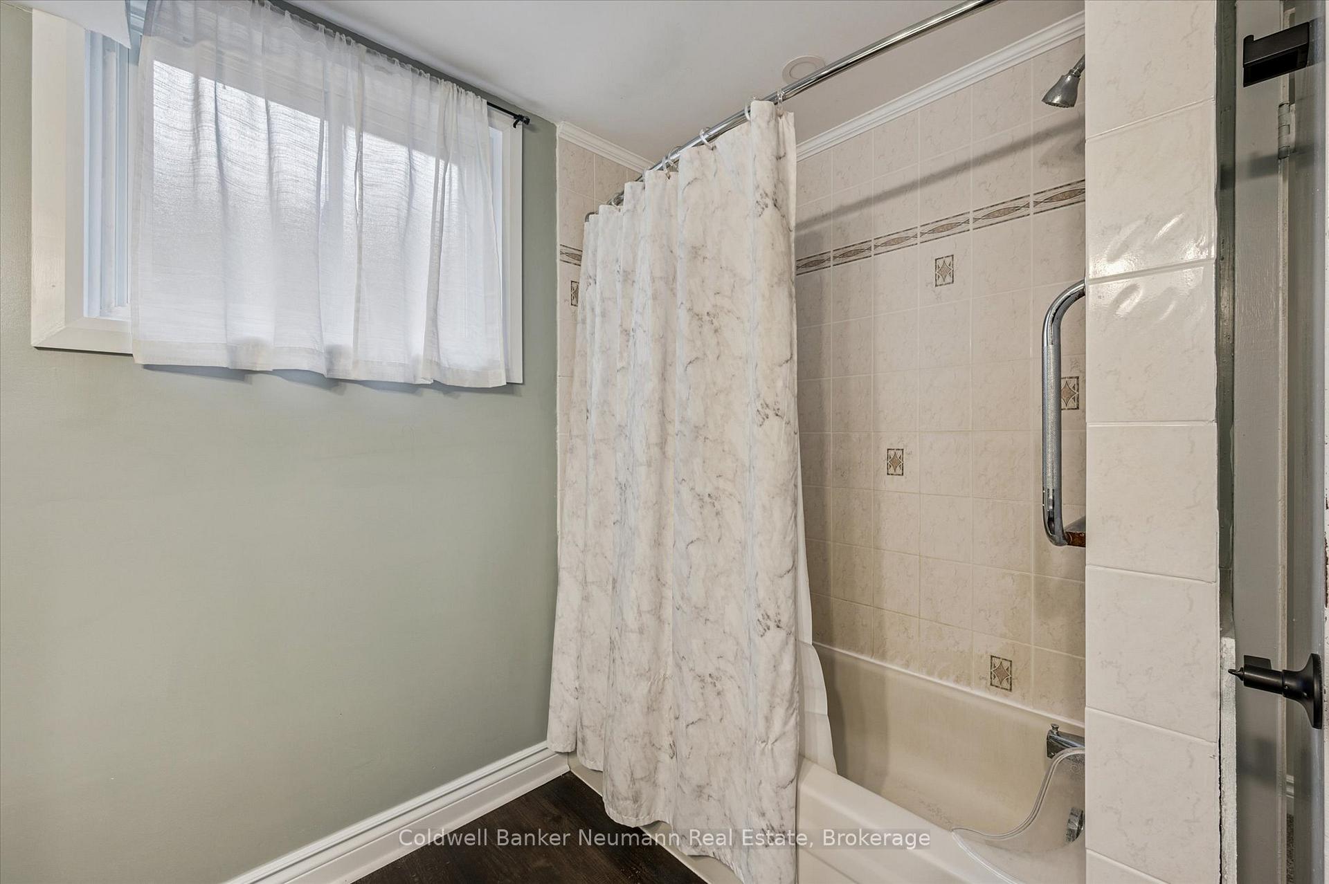 Photo 34 of 127 Avon Road, Kitchener — HOMEH