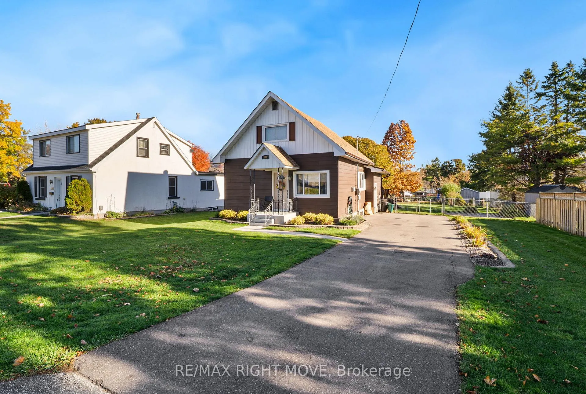 Photo 3 of 494 High Street, Orillia — HOMEH