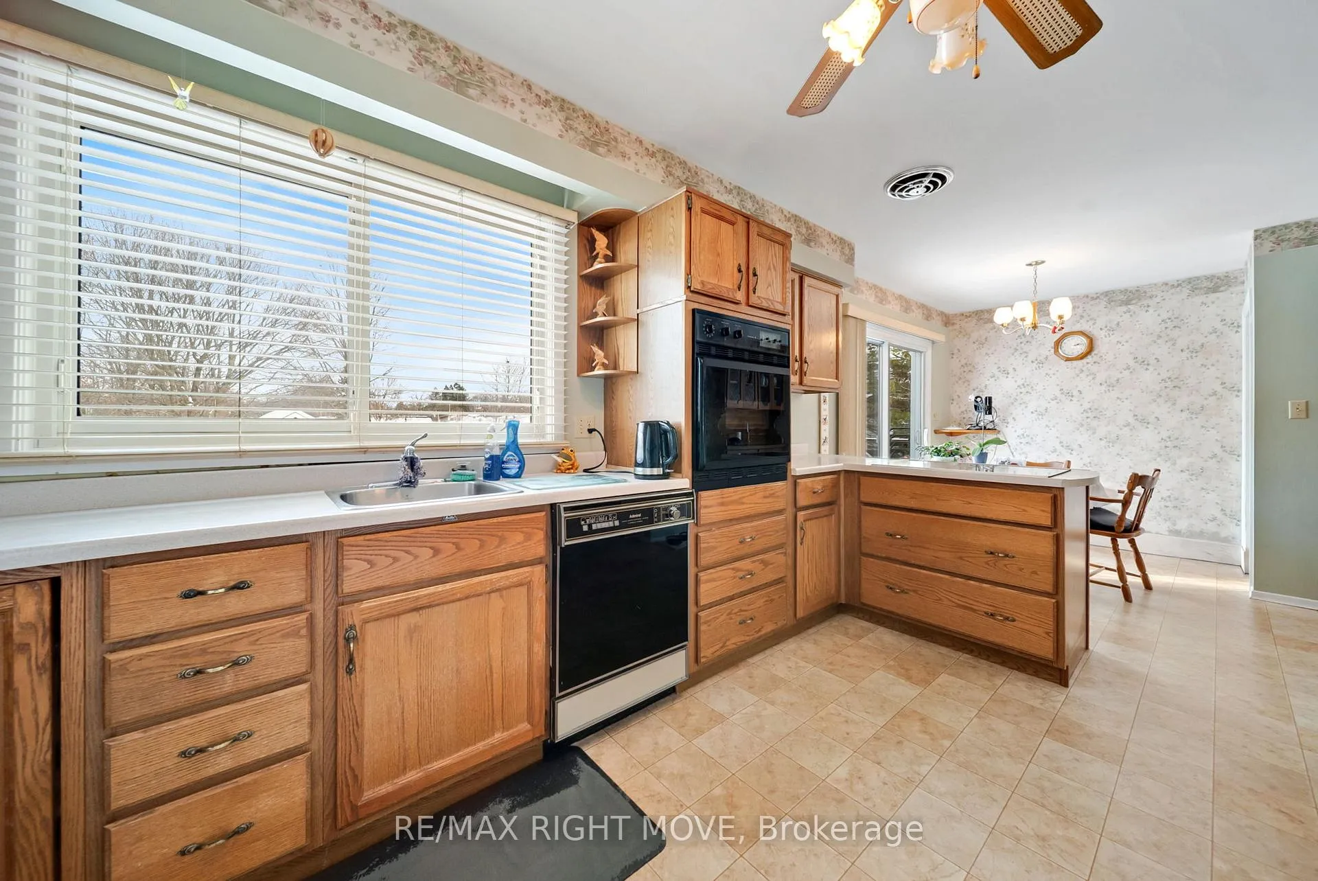 Photo 8 of 494 High Street, Orillia — HOMEH