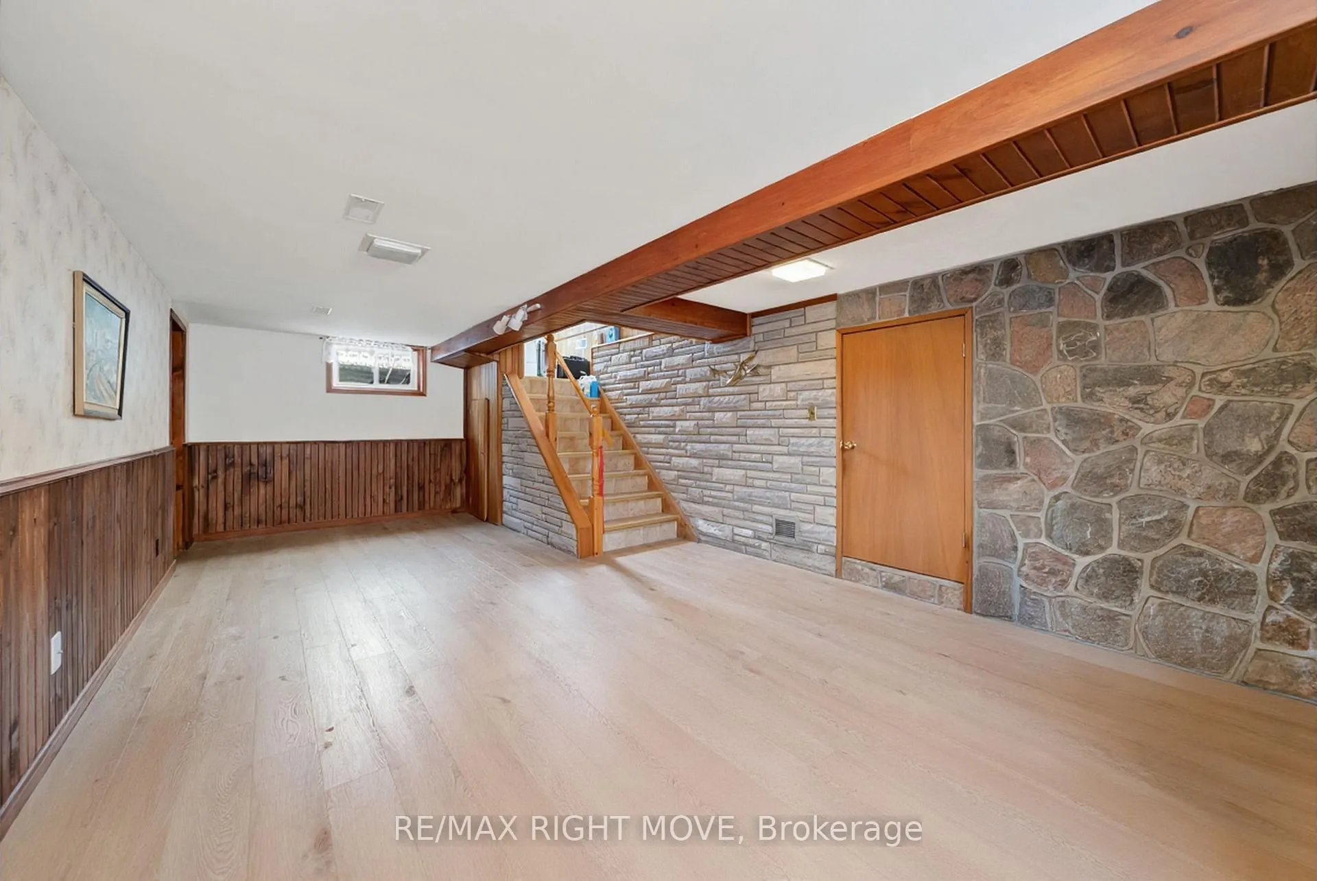 Photo 15 of 494 High Street, Orillia — HOMEH