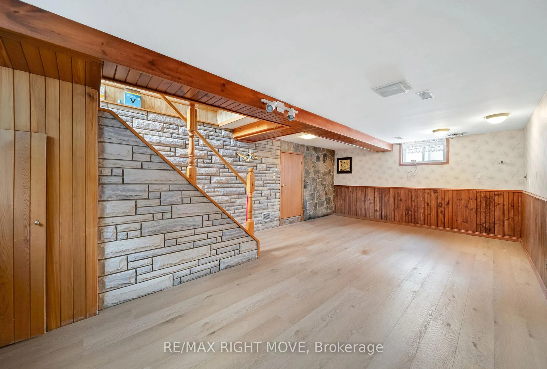 Photo 16 of 494 High Street, Orillia — HOMEH