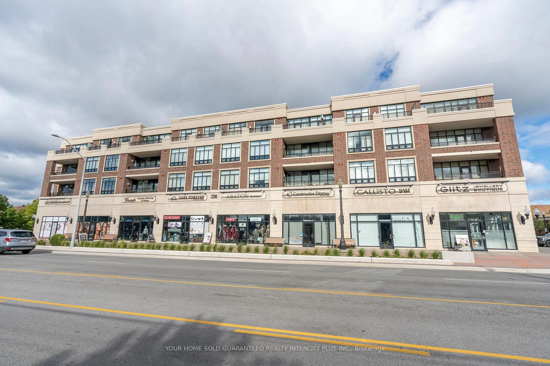 Photo 2 of Unit 310, 2396 Major MacKenzie Drive, Vaughan, Maple — HOMEH