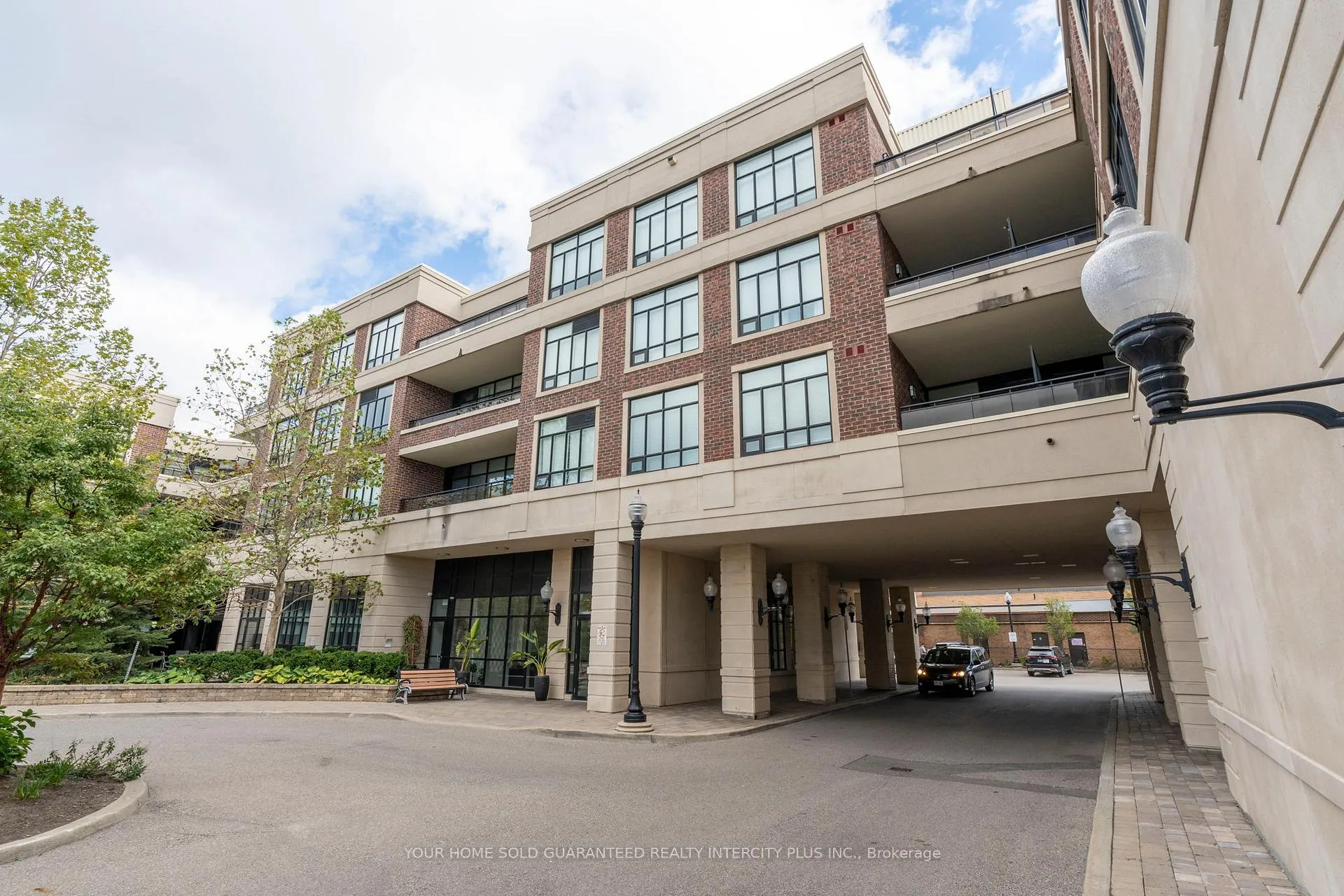 Photo 3 of Unit 310, 2396 Major MacKenzie Drive, Vaughan, Maple — HOMEH