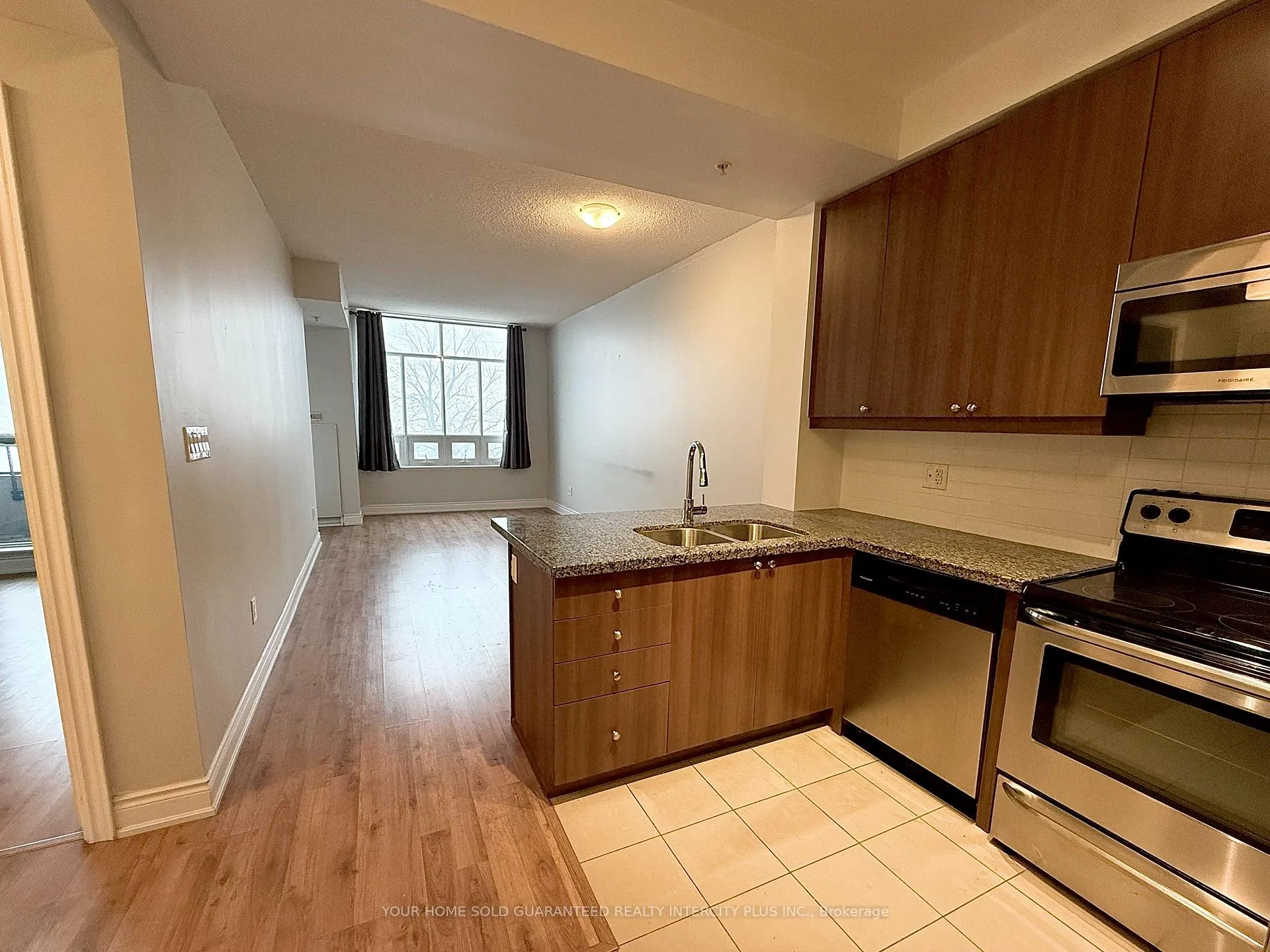 Photo 8 of Unit 310, 2396 Major MacKenzie Drive, Vaughan, Maple — HOMEH