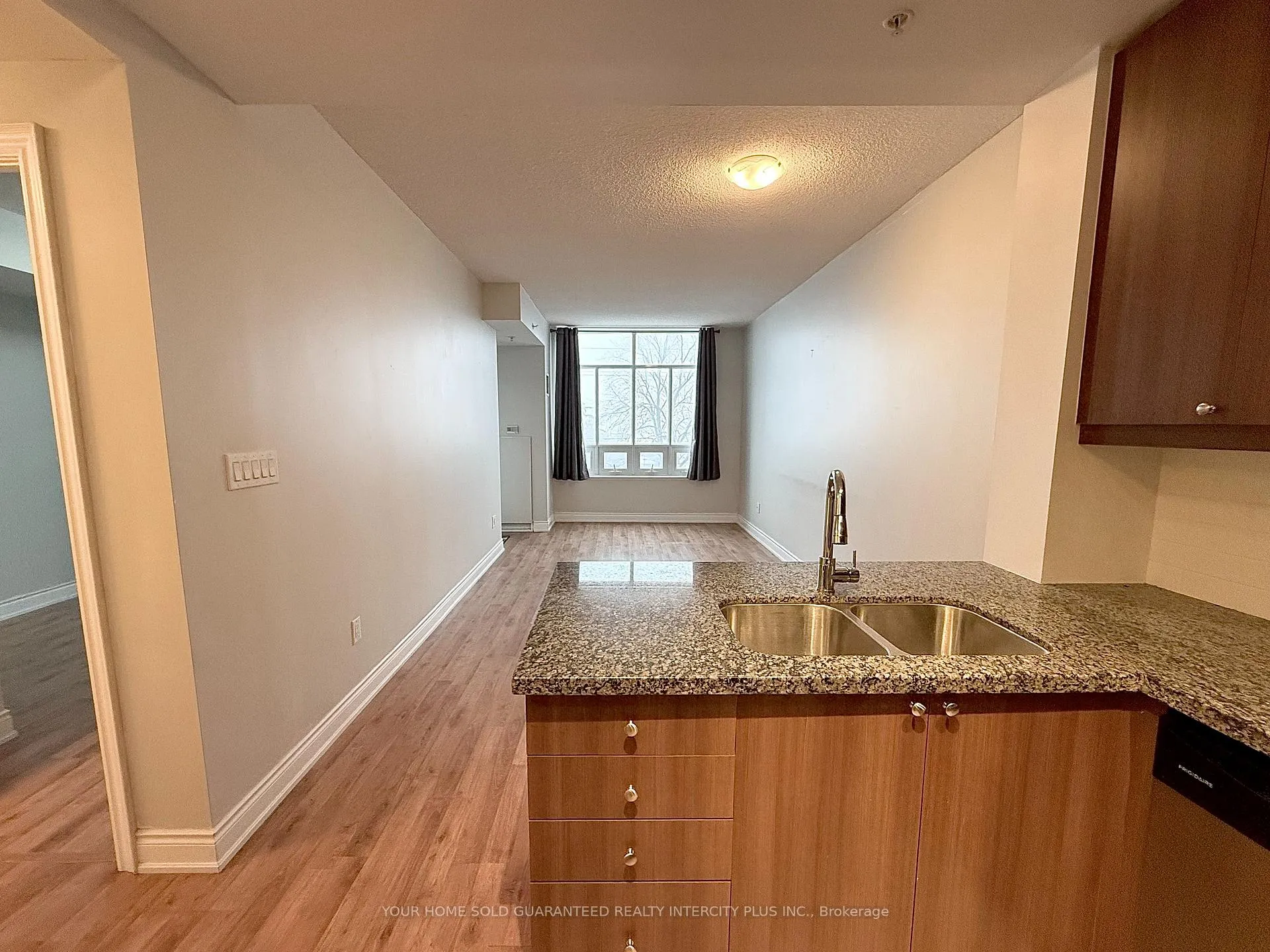 Photo 9 of Unit 310, 2396 Major MacKenzie Drive, Vaughan, Maple — HOMEH