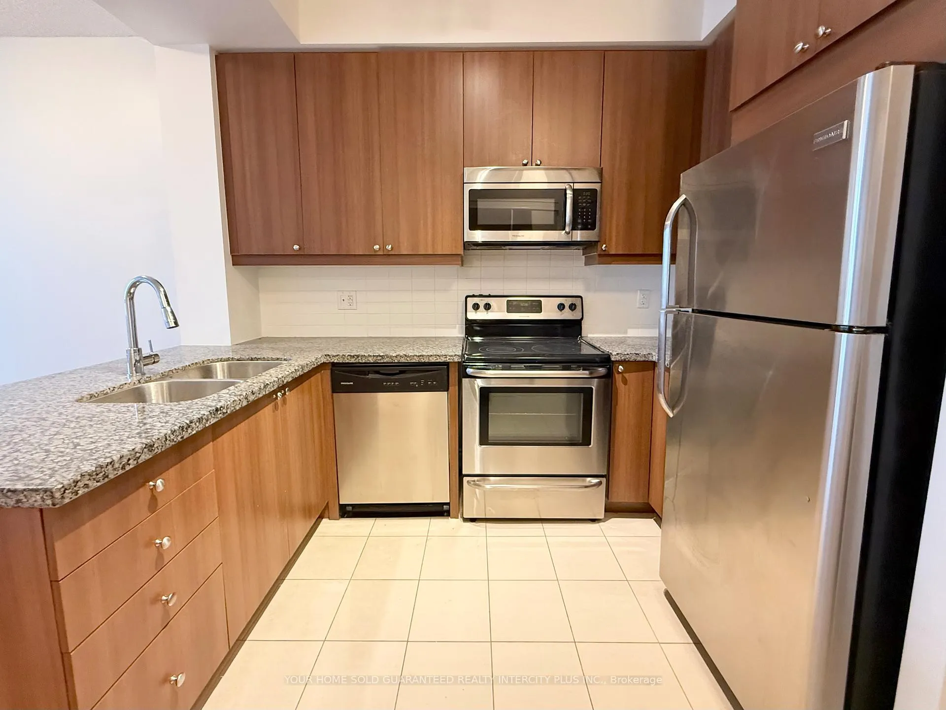 Photo 10 of Unit 310, 2396 Major MacKenzie Drive, Vaughan, Maple — HOMEH