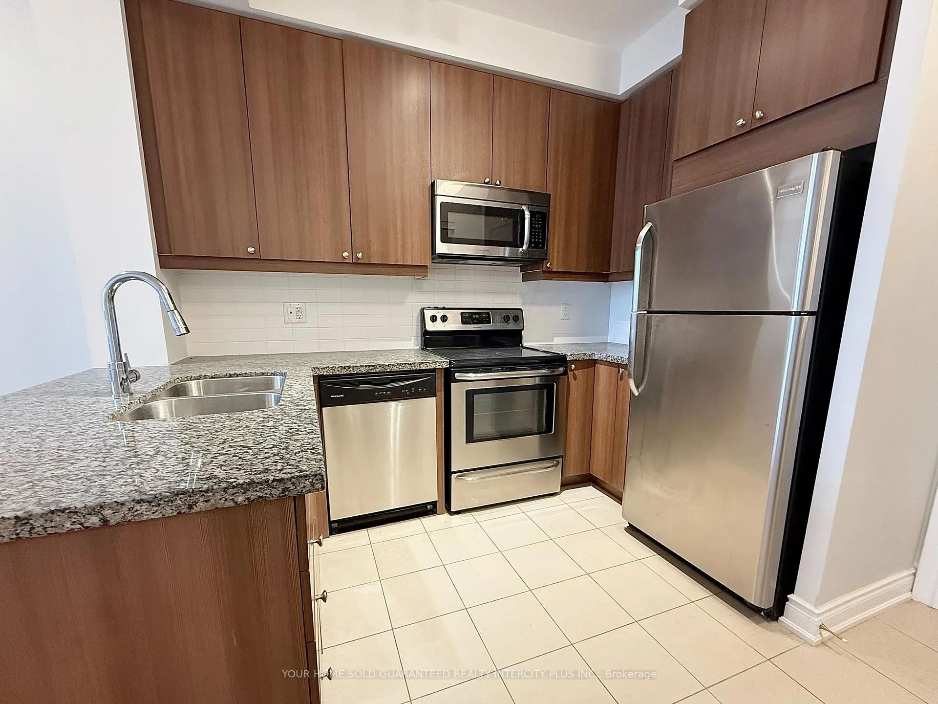 Photo 11 of Unit 310, 2396 Major MacKenzie Drive, Vaughan, Maple — HOMEH