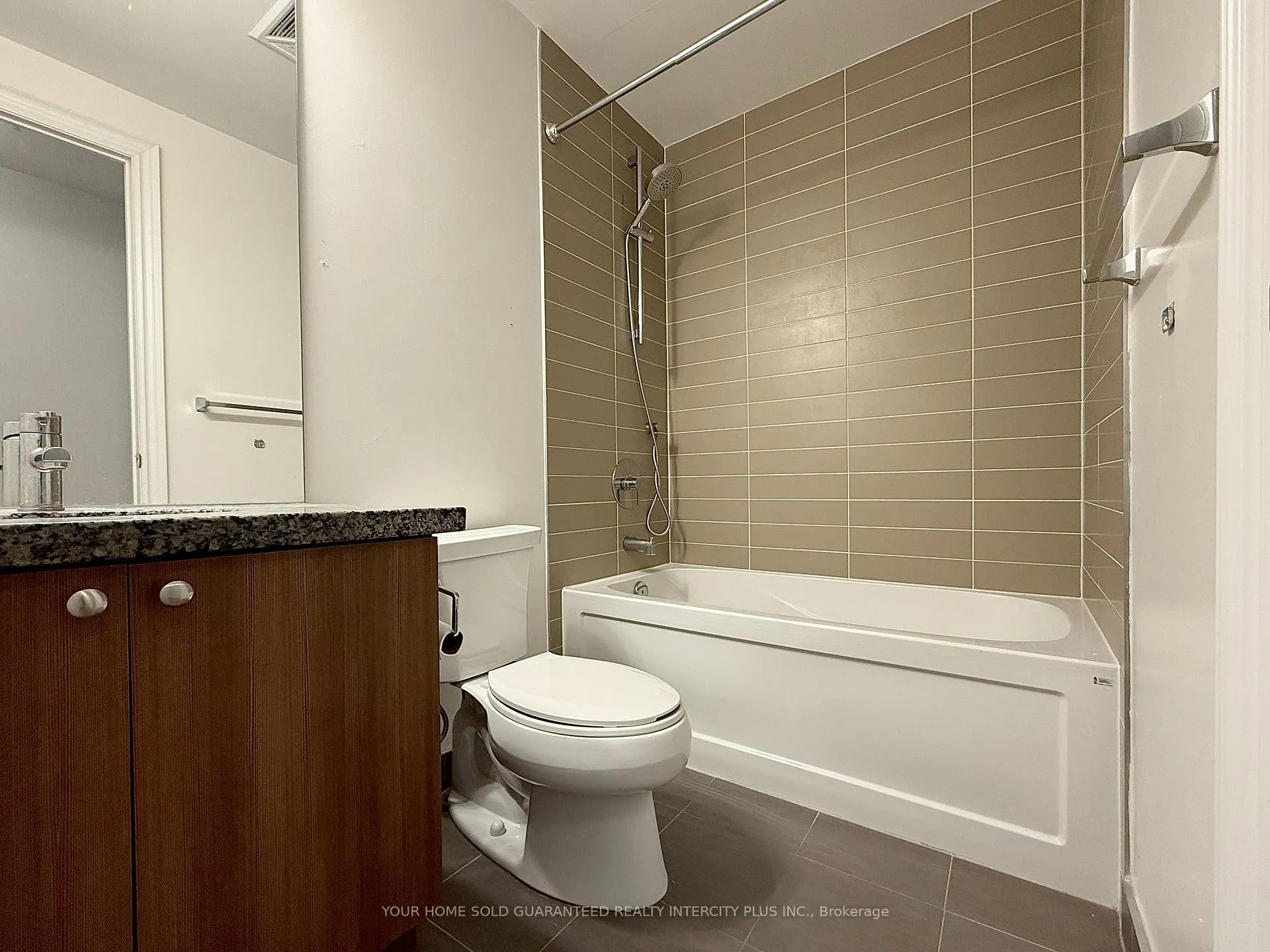 Photo 17 of Unit 310, 2396 Major MacKenzie Drive, Vaughan, Maple — HOMEH