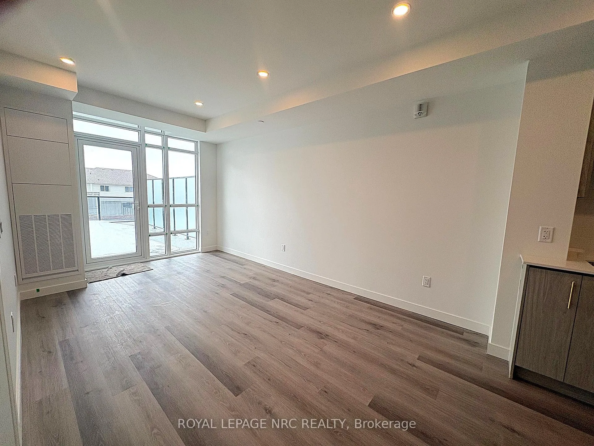 Photo 13 of Unit 227, 461 Green Road, Hamilton, Lakeshore — HOMEH