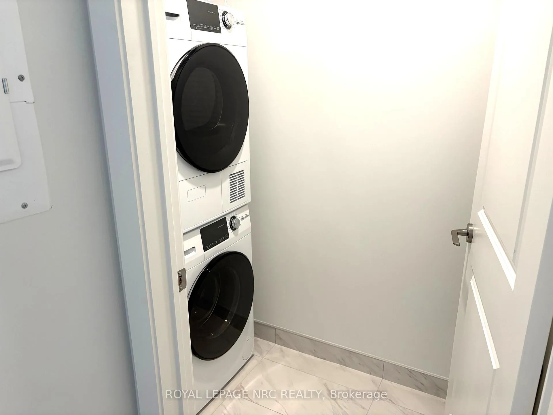 Photo 17 of Unit 227, 461 Green Road, Hamilton, Lakeshore — HOMEH