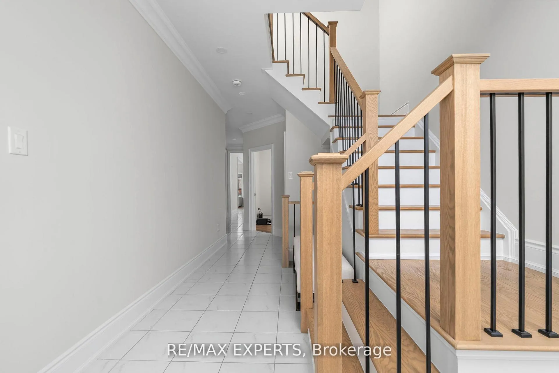 Photo 5 of 1430 Farrow Crescent, Innisfil, Alcona — HOMEH